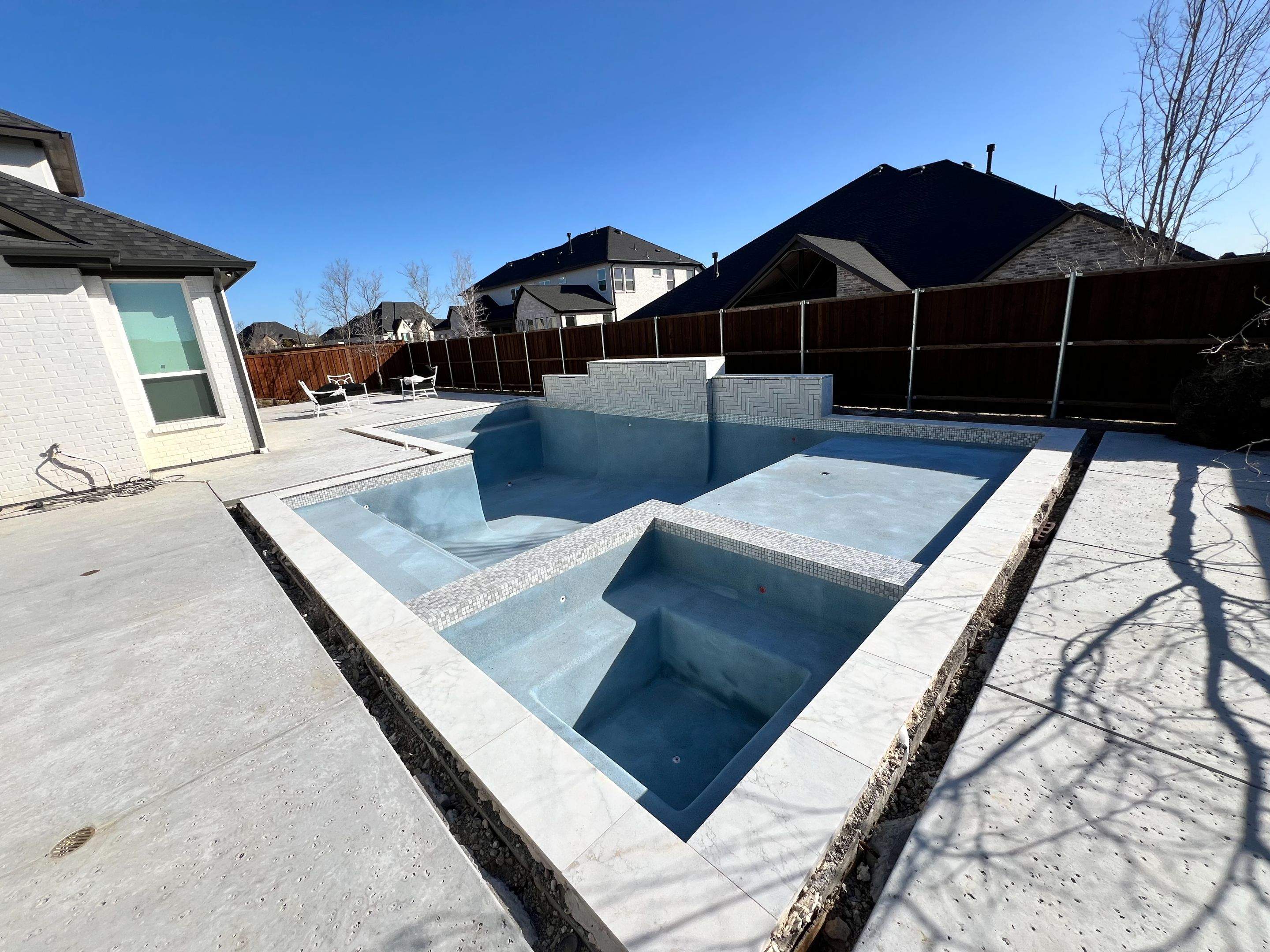 Pool with Large Sun Shelf and Spa by Pinnacle Pools and Spas - DFW