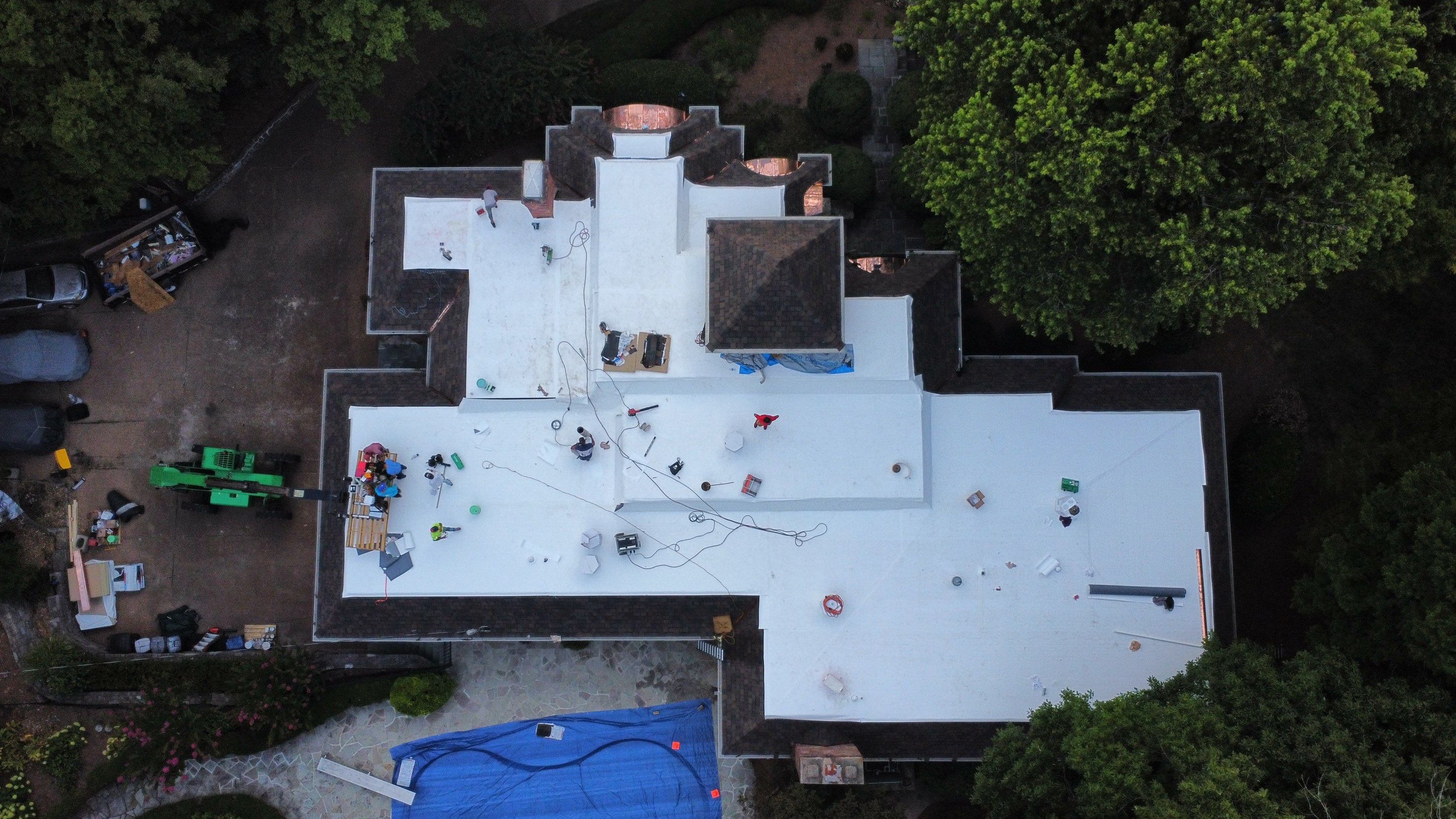 Residential Roofing Installation using Certainteed Belmont Shingles and TPO by Undersun Roofing 
