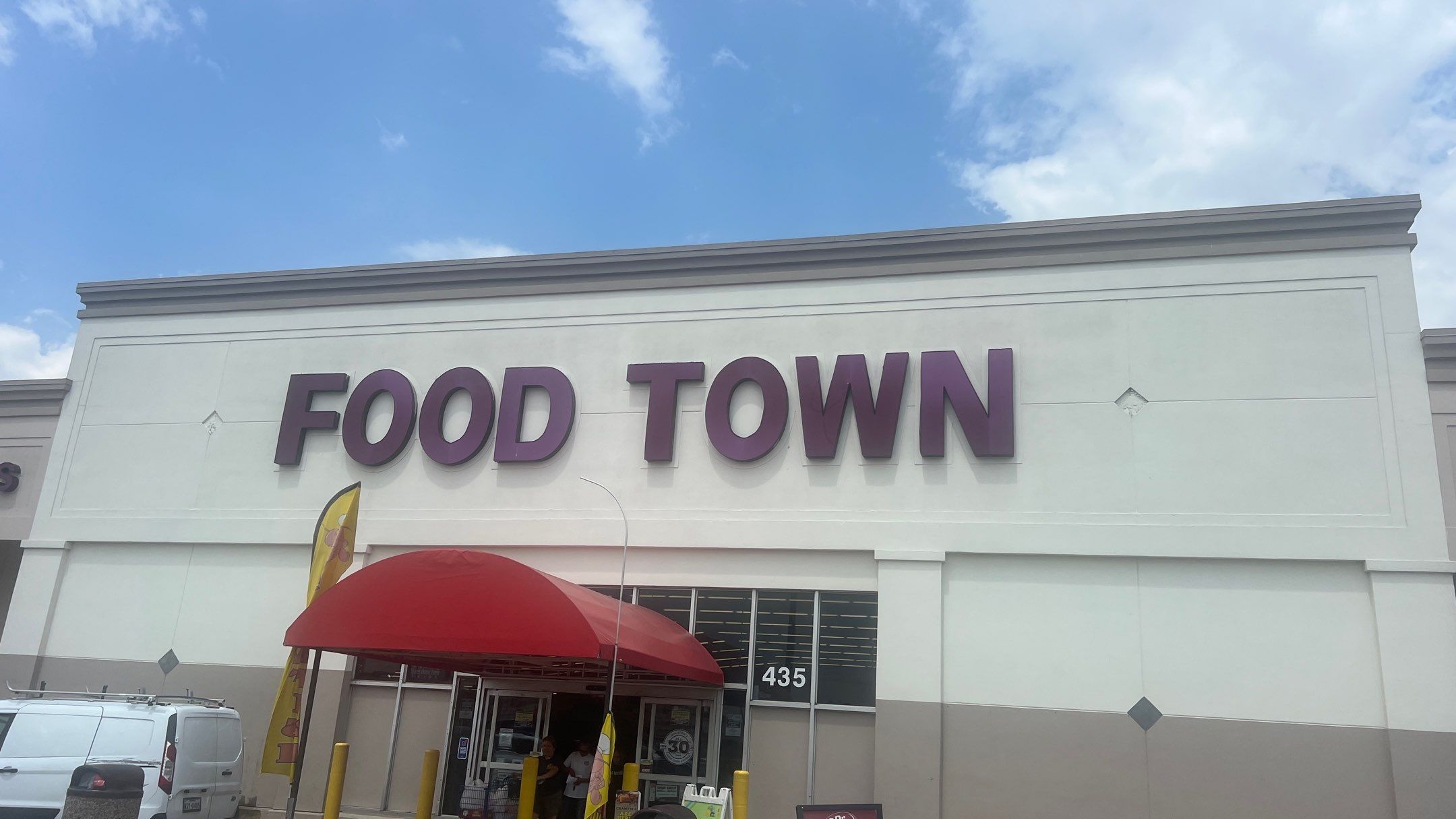 Commercial Roof Replacement using Carlisle Sureweld TPO for Food Town by Roof Experts