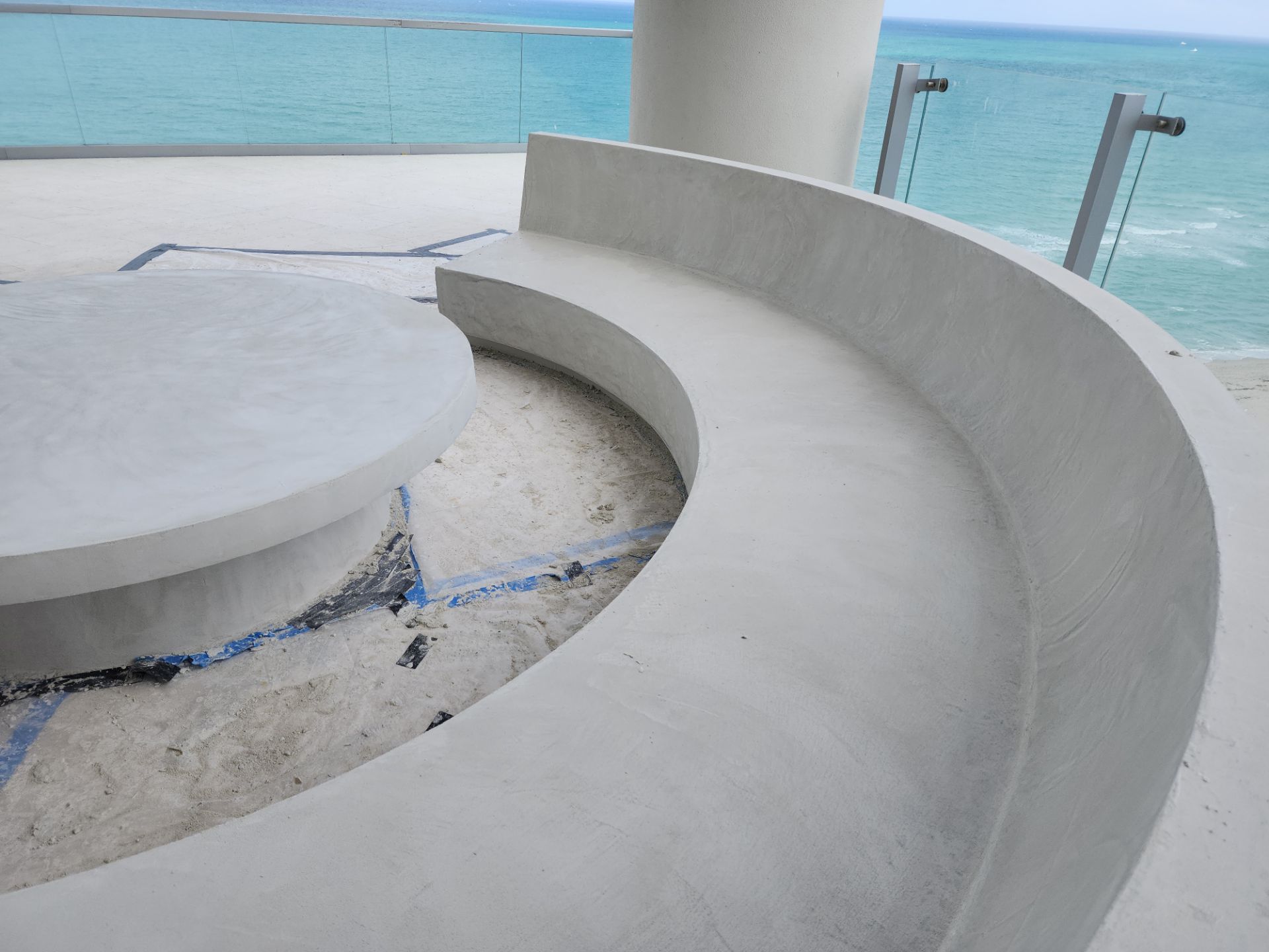 Microtopping over Furniture by Seamless Surfaces