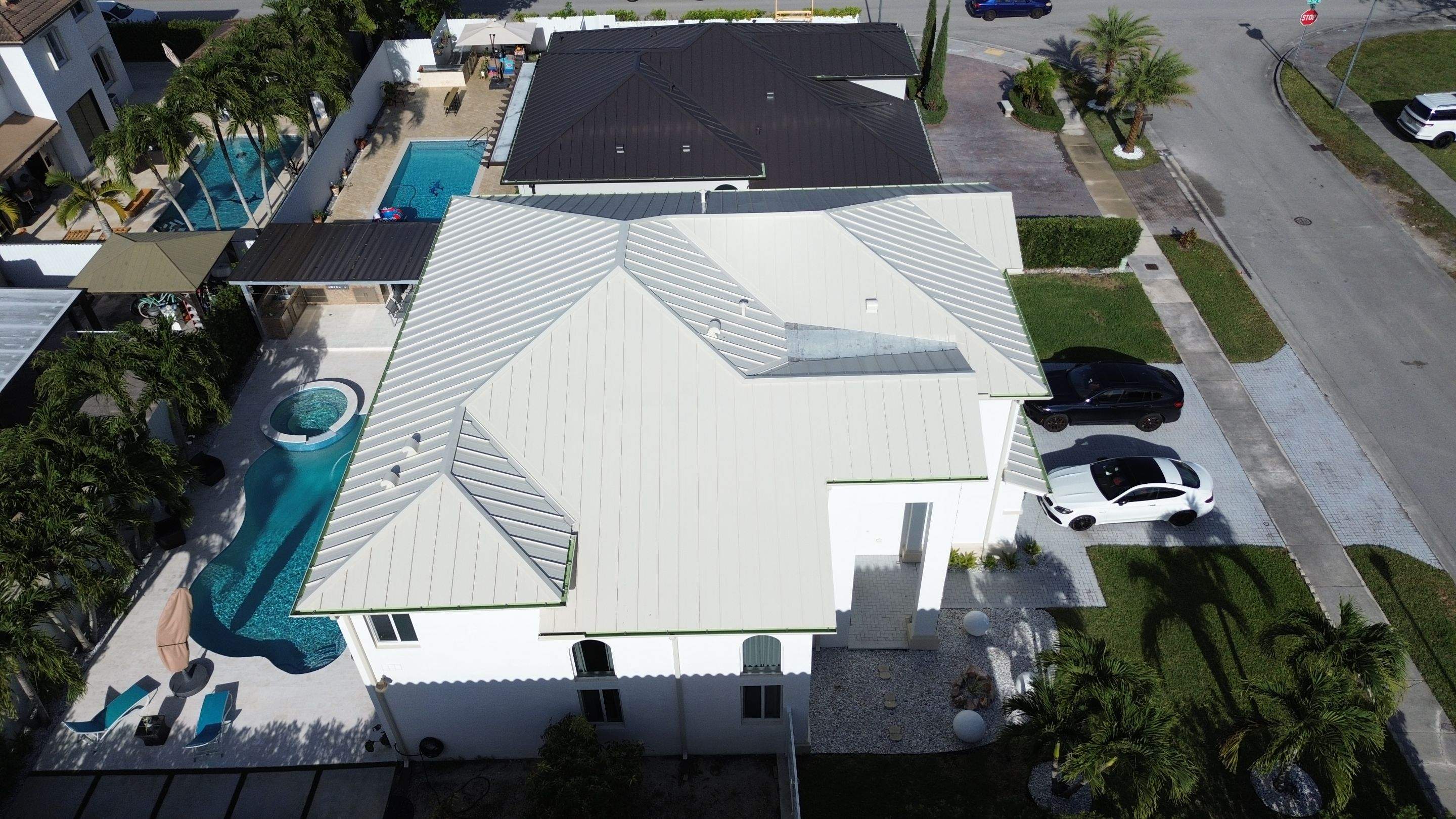 Metal Roof - Galvalume - Almond by Istueta Roofing