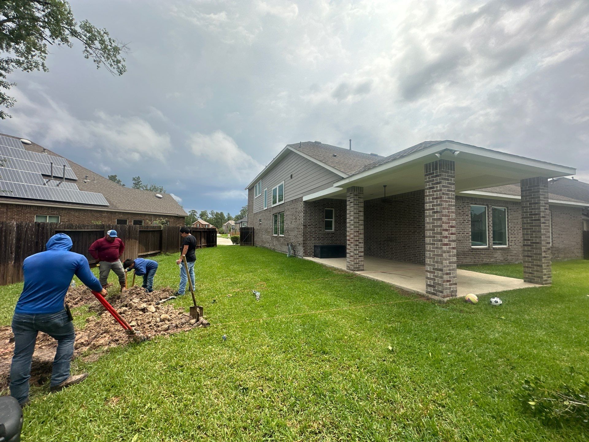 Covered patio and Summer Kitchen in Spring, TX by SophAlx LLC