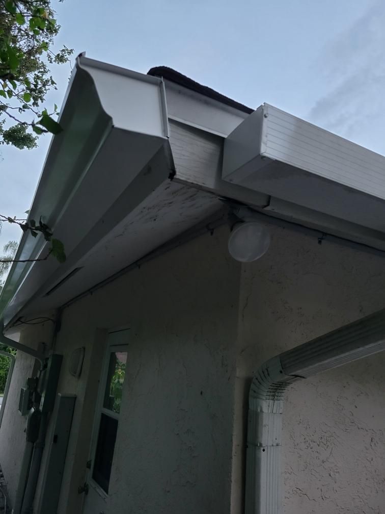 Seamless Gutter Installation using Splash Guard in Sarasota FL by Gutter Professors