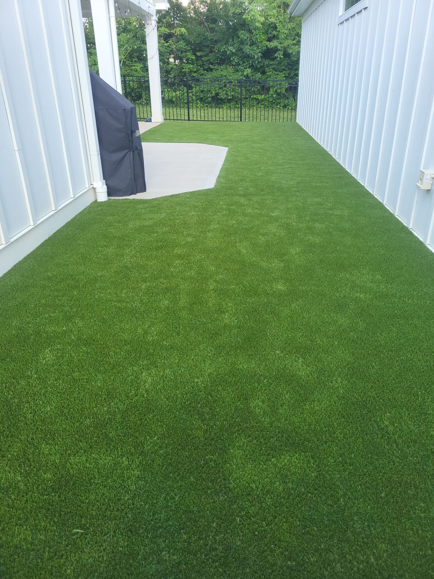 MI Development Homes Turf Side Yard in New Albany by Southwest Greens Midwest