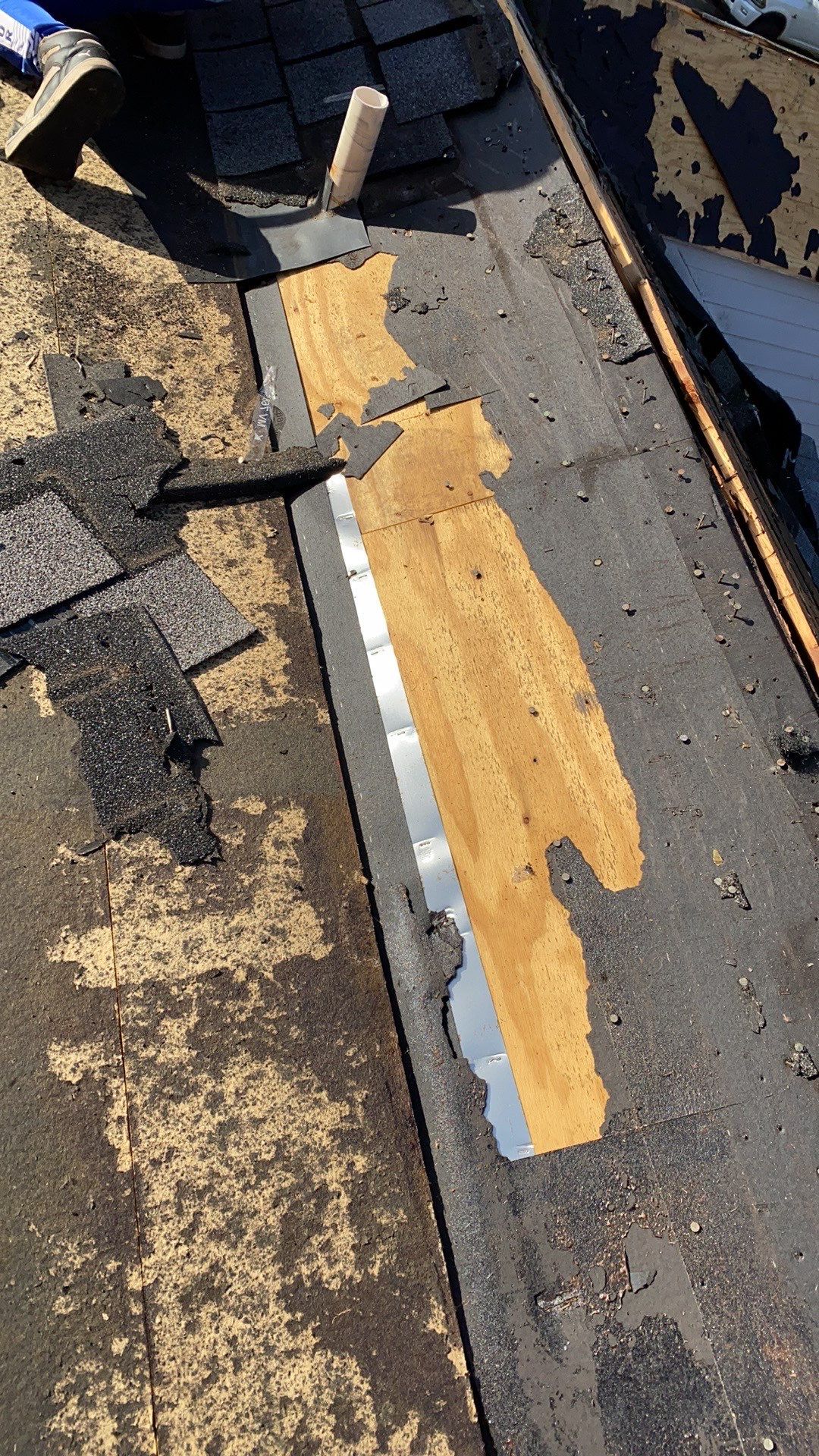 GAF Slateline Shingles with Copper Standing Seam and Flashings by Undersun Roofing 
