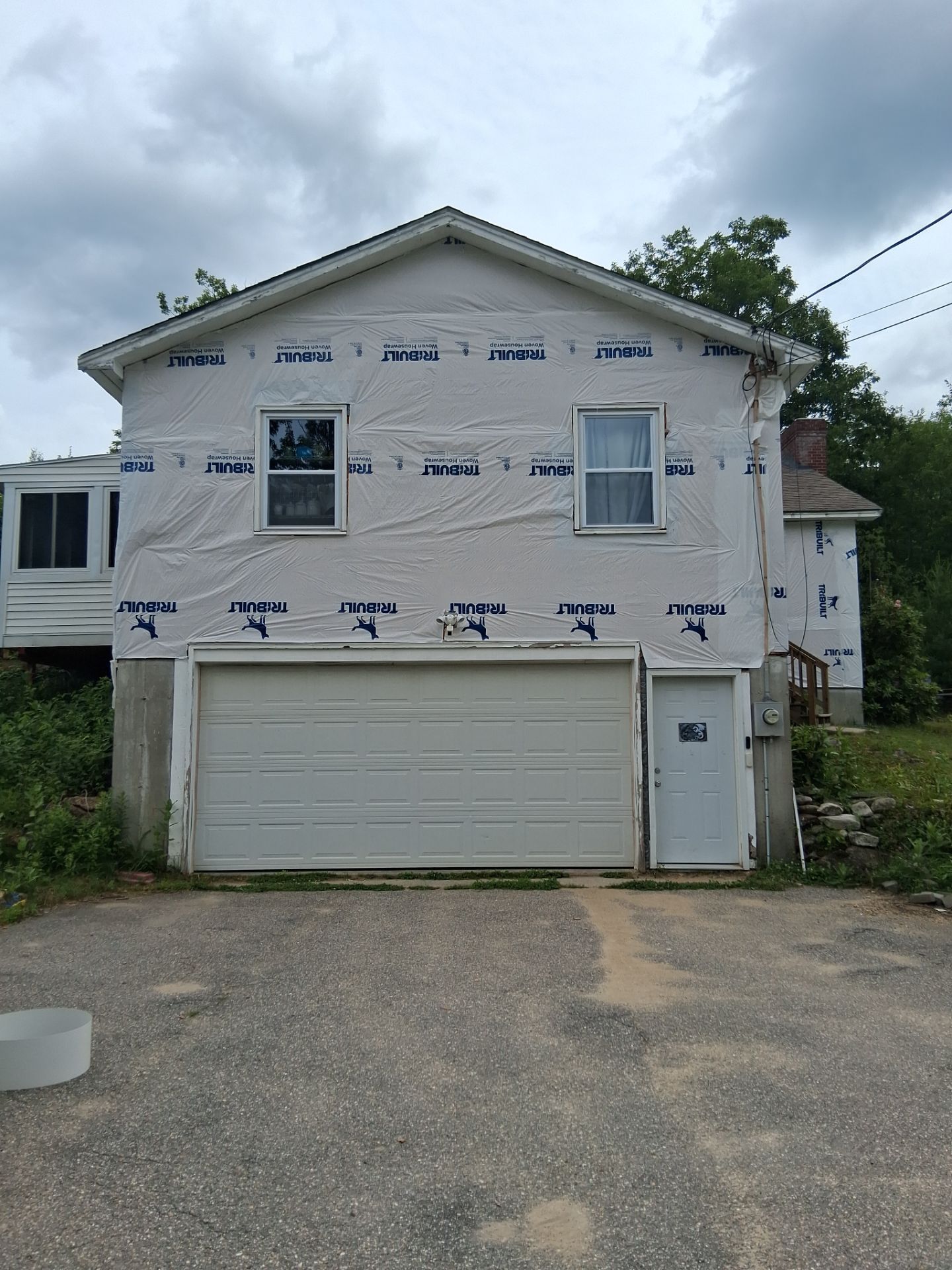 Barnstead, NH – Premium Vinyl Siding Transformation by Tall pine roofing