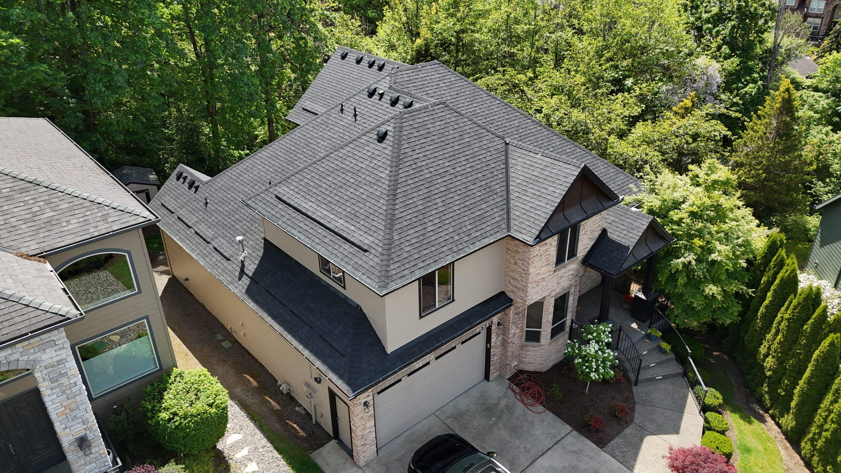 Onyx Black | Roof Replacement in Camas, WA 98607 by Valiant Roofing, LLC