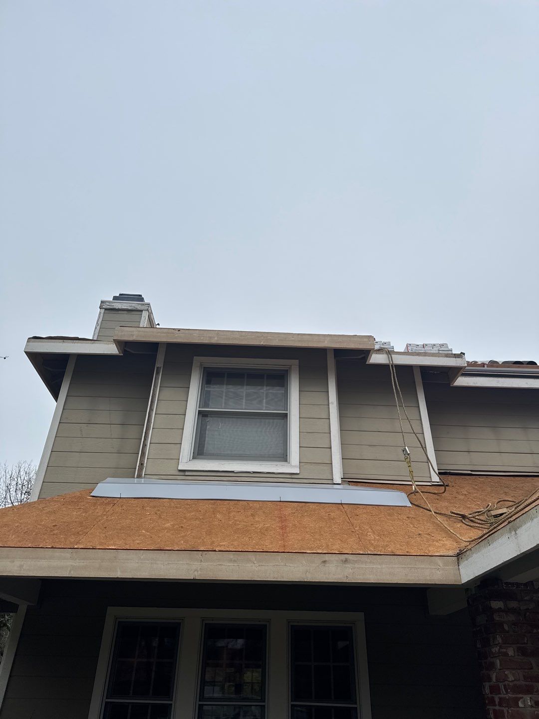 New shingles and gutters using GAF Timberline HDZ shingles and aluminum gutter by Straight Edge Roofing Inc