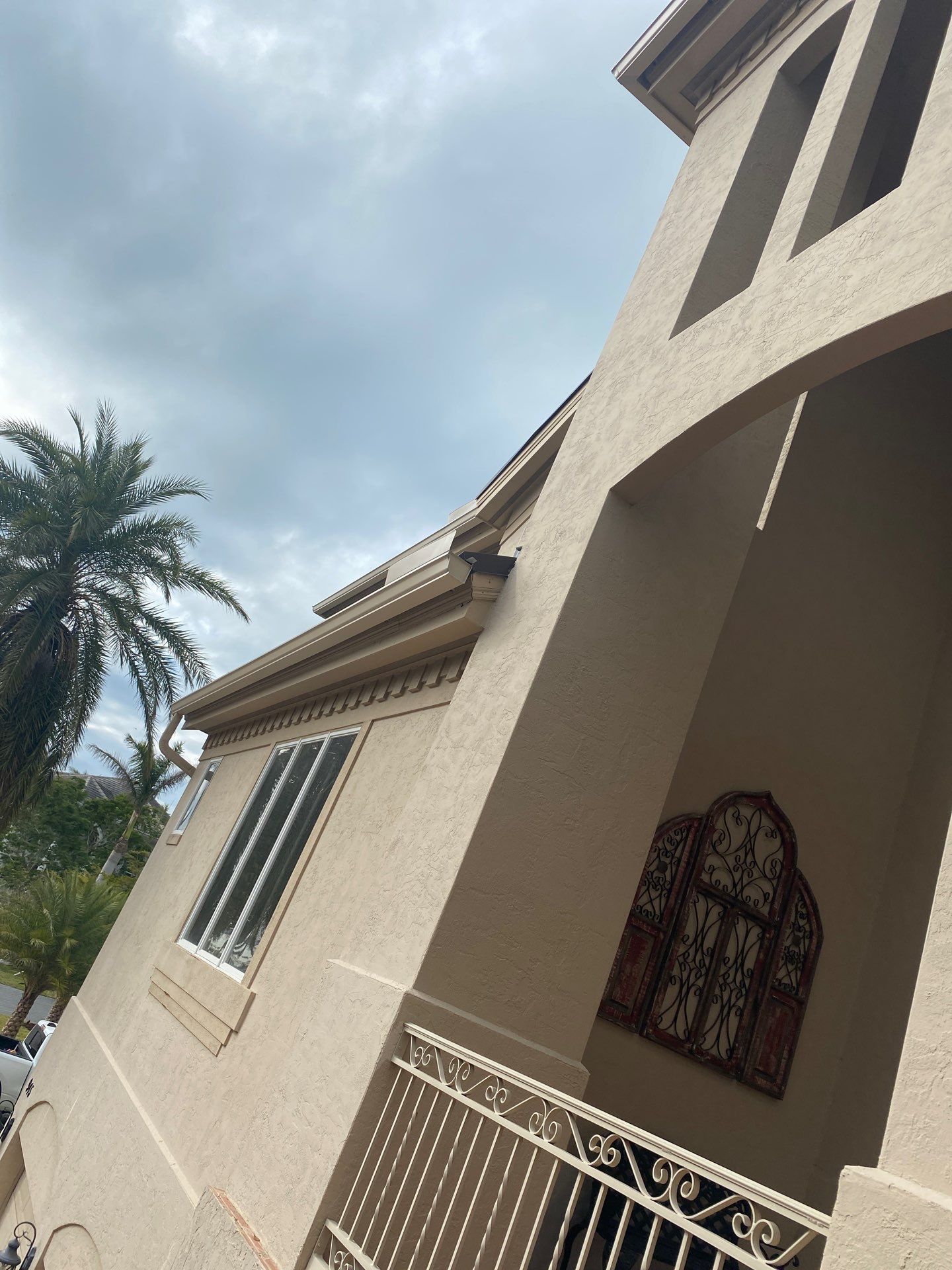 Seamless Gutters in Sarasota FL by Gutter Professors