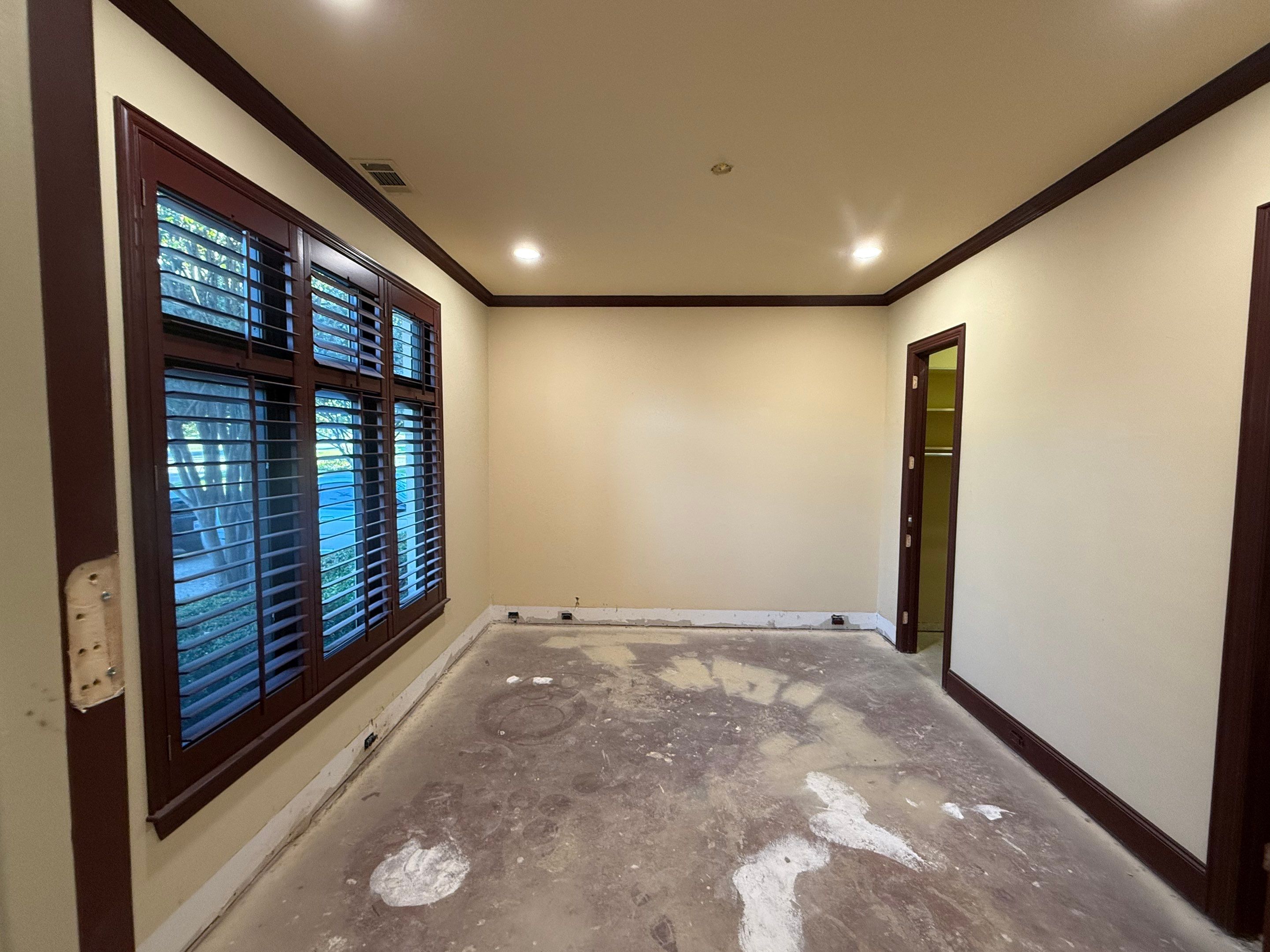 Luxury Remodel in Castle Hills by HOMES BY JAR