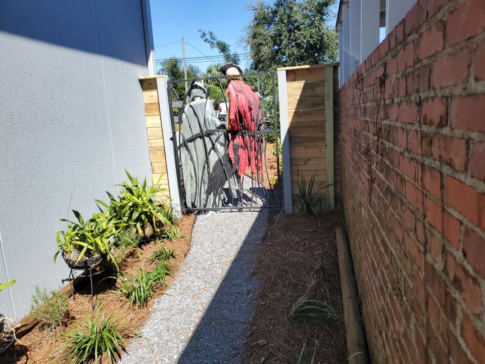 Custom Horizontal Fence  by Hip Square Fence Inc.