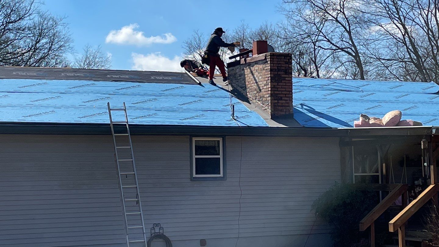 Residential Roofing Installation using Owens Corning Oakridge Roofing System by Undersun Roofing 