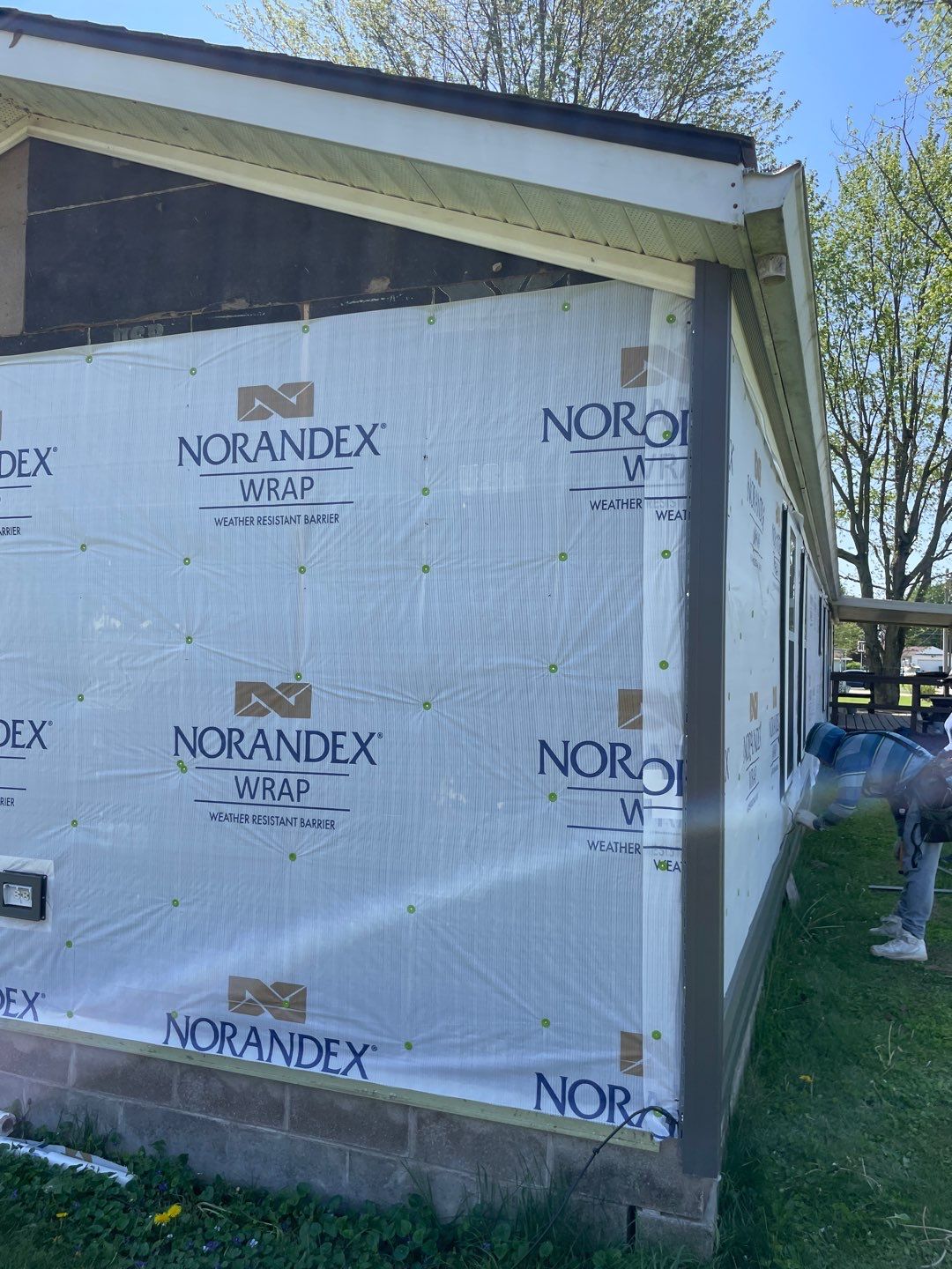 Roof and Siding Replacement using Norandex Cedar Knoll Graphite Siding and Owens Corning Durations in Onyx Black by WIW Enterprises Inc