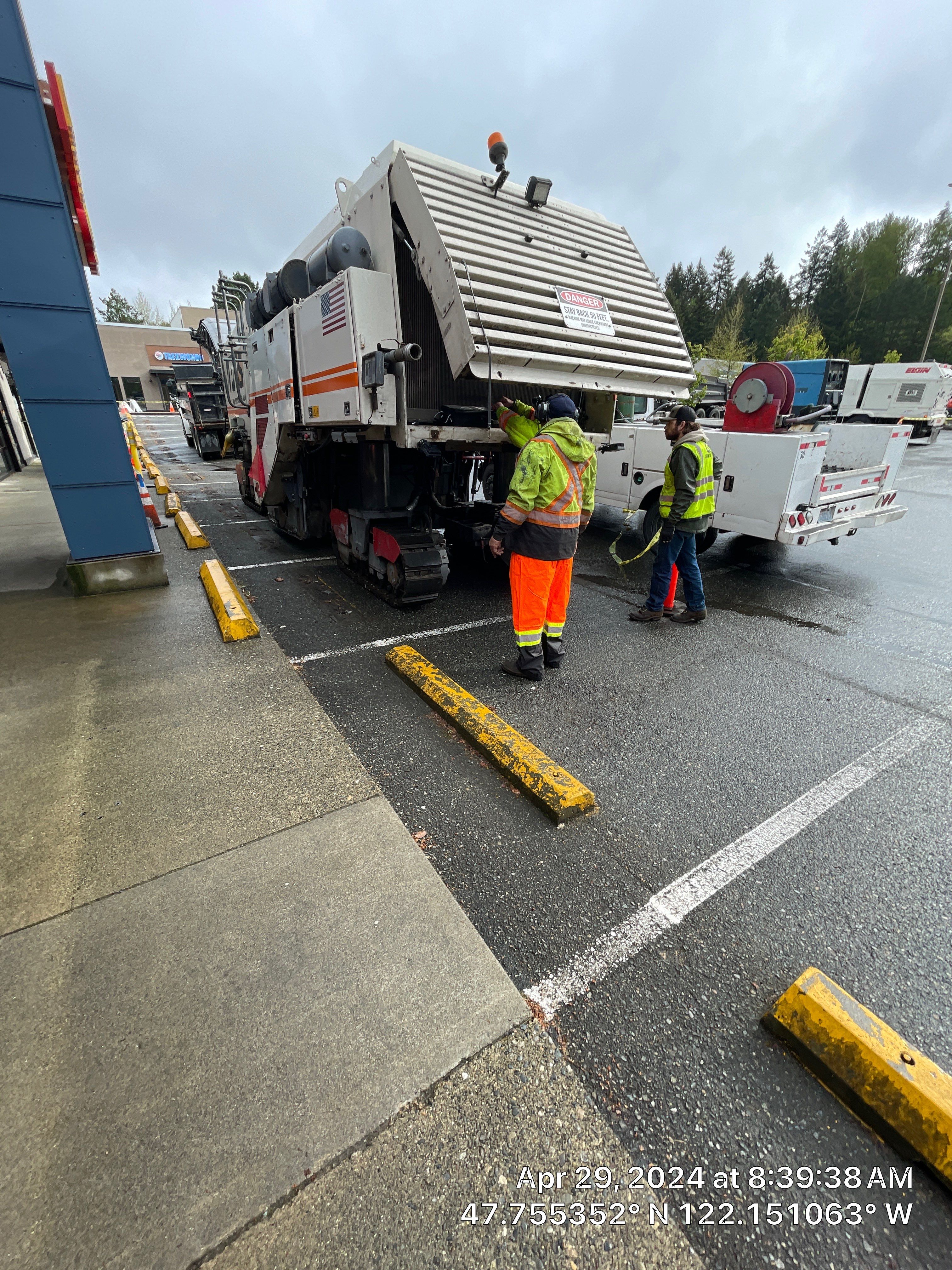 Colliers - Woodinville New Asphalt Parking Lot by Jireh Asphalt & Concrete Inc 