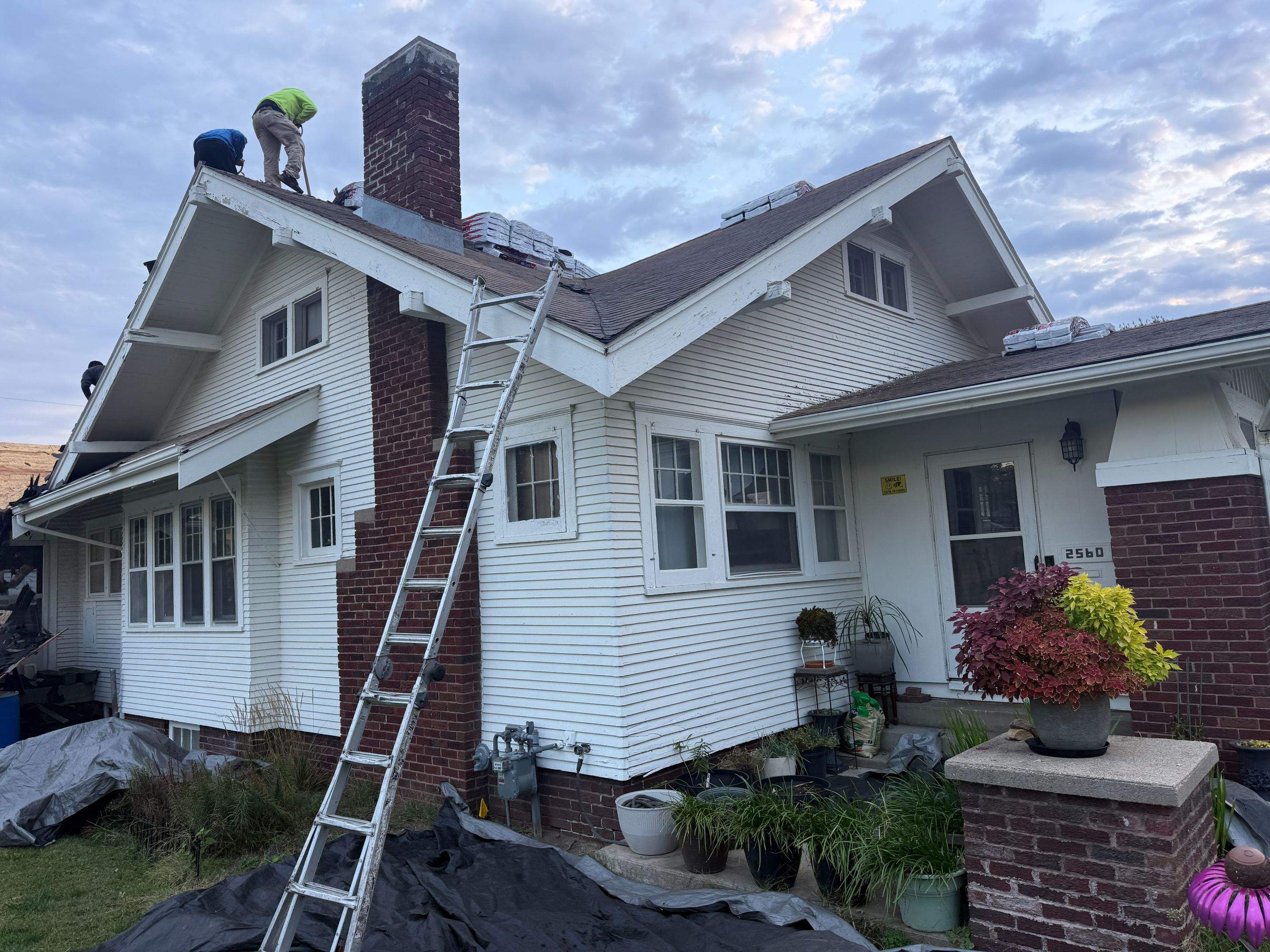 Full Residential Roof Replacement and Detached Garage Roofing in Council Bluffs by Star Home
