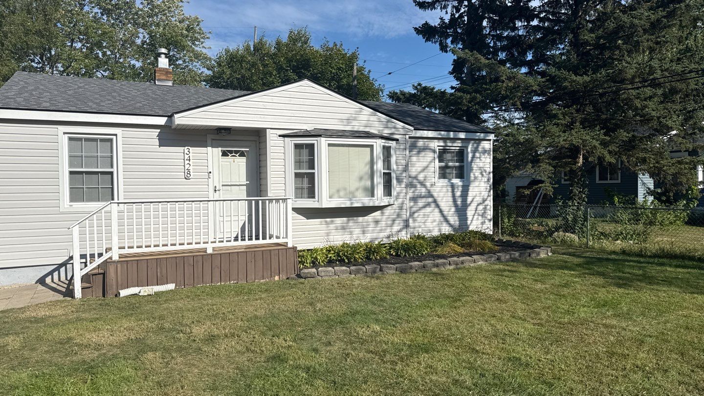 Siding Replacement using Alside D5" Platinum Grey by 180 Contractors