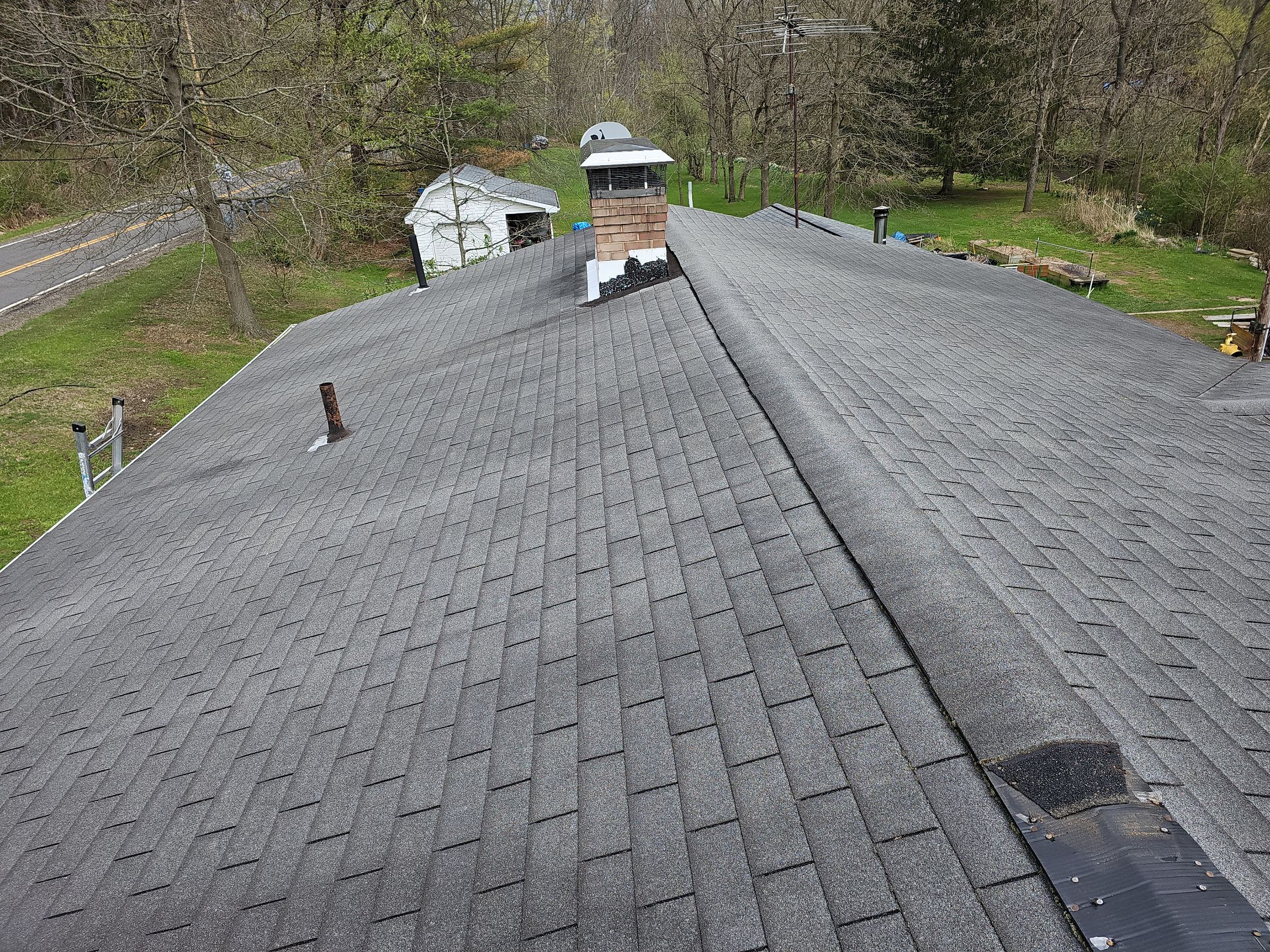 ATLAS PINNACLE COLOR: HEARTHSTONE by Eagle Eye Roofing
