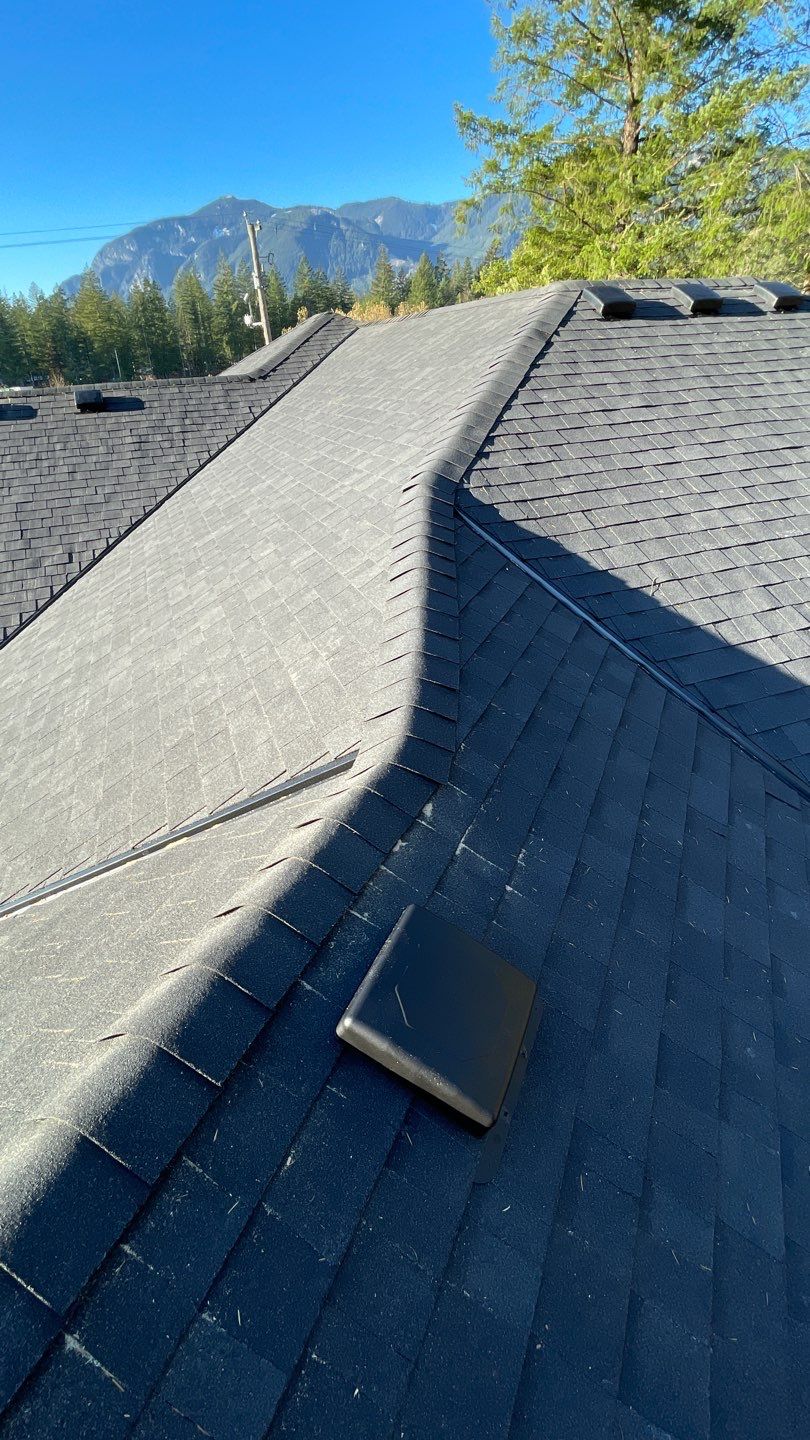 Residential Roofing Installation using OC Oakridge shingles by Top Notch Roofing Inc