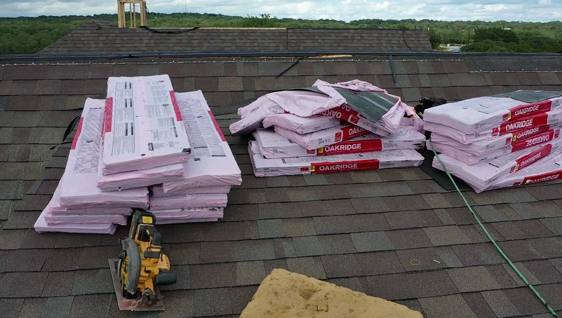 New Home Construction using Owens Corning 30 year Architectural Shingles by Premier Roofing and Contracting