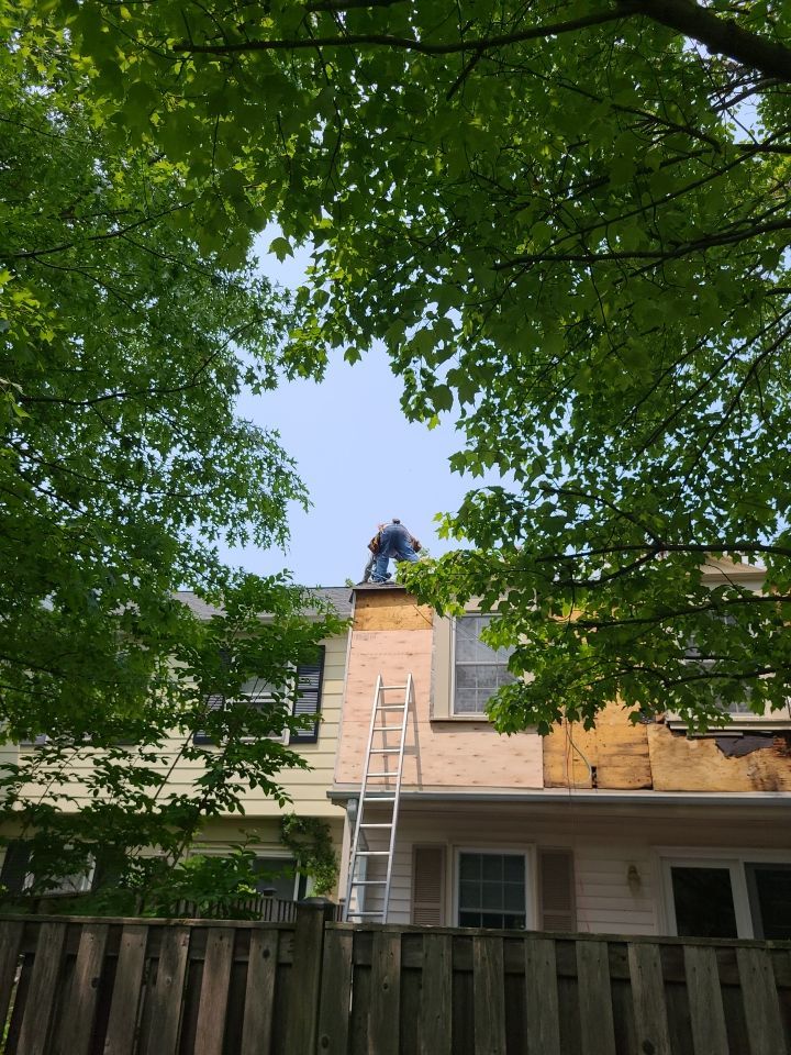 Alexandria - Certainteed Landmark Weathered Wood Shingles by RM Banning, Inc.