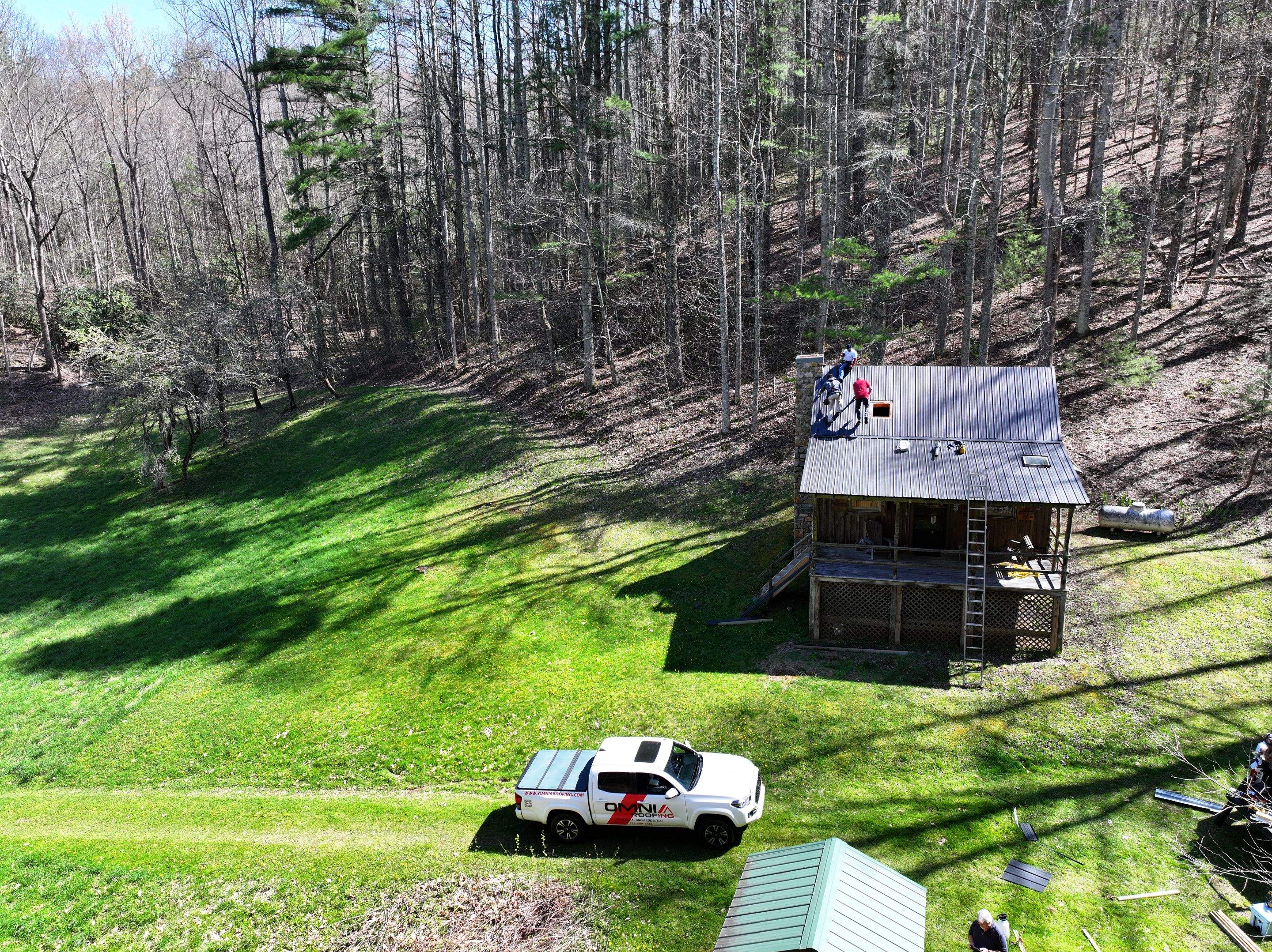 Sluder Cabin by Omnia Roofing