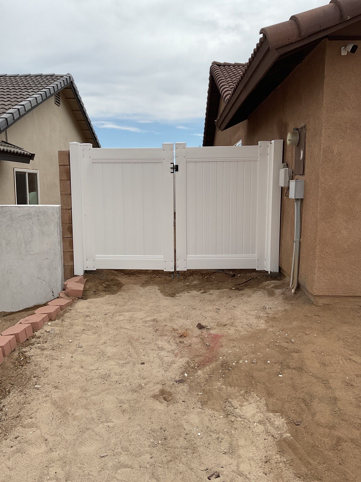 Fence Installation using Vinyl by Fence Guys Inc.