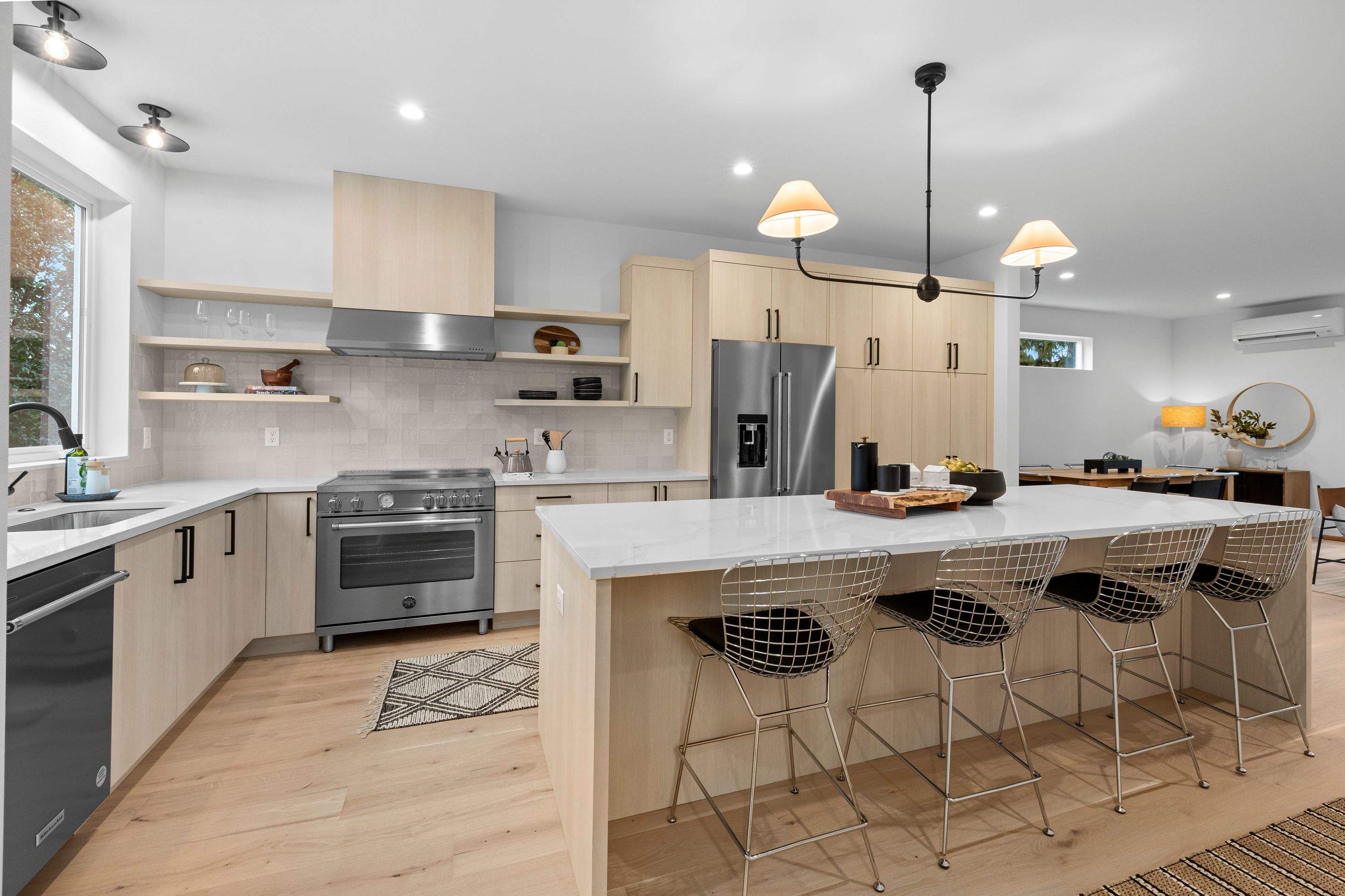 Wedgwood in-fill development by LinMak Construction