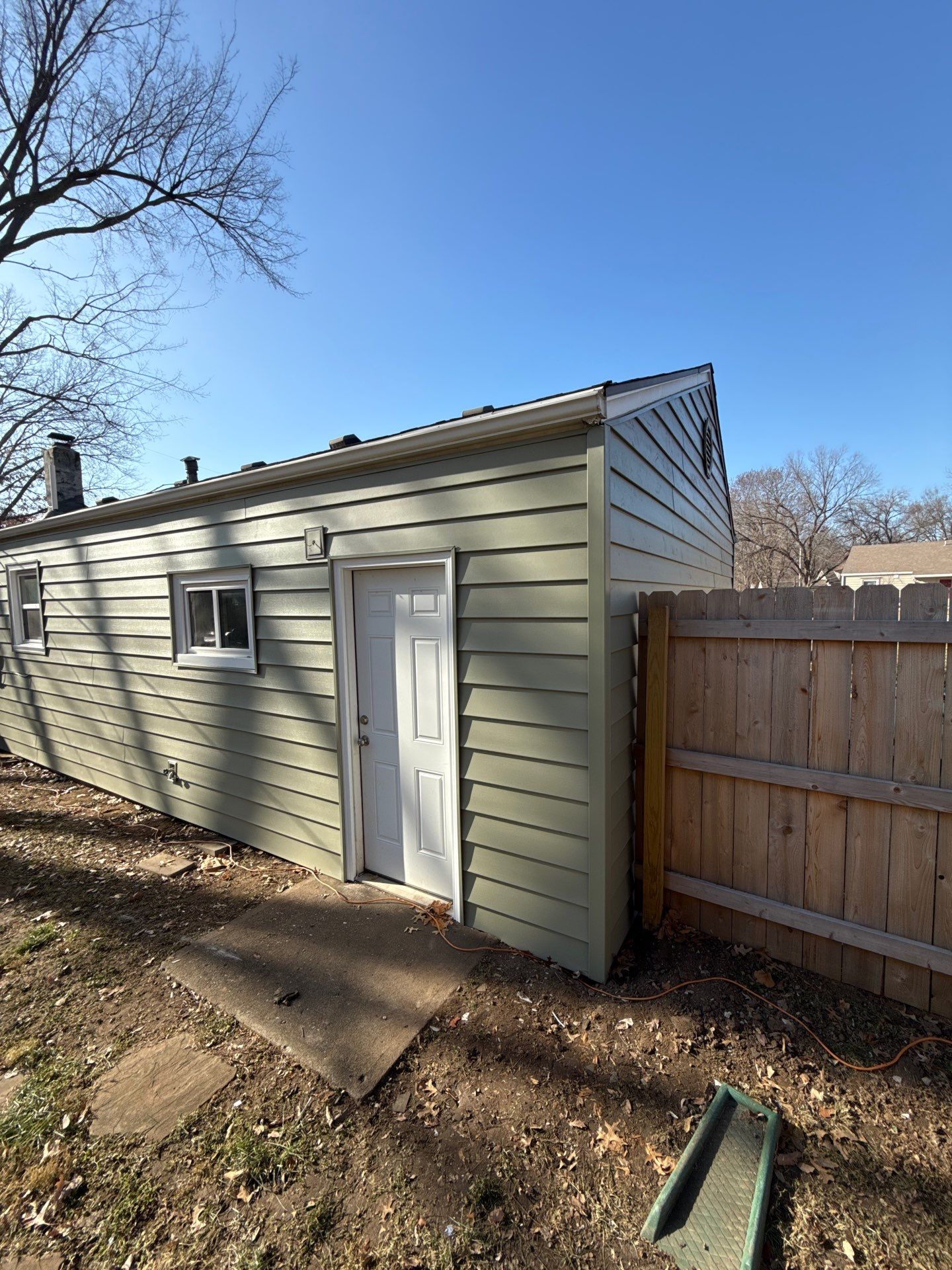 A whole new look for this Gladstone Home by EEC Windows, Siding & Roofing
