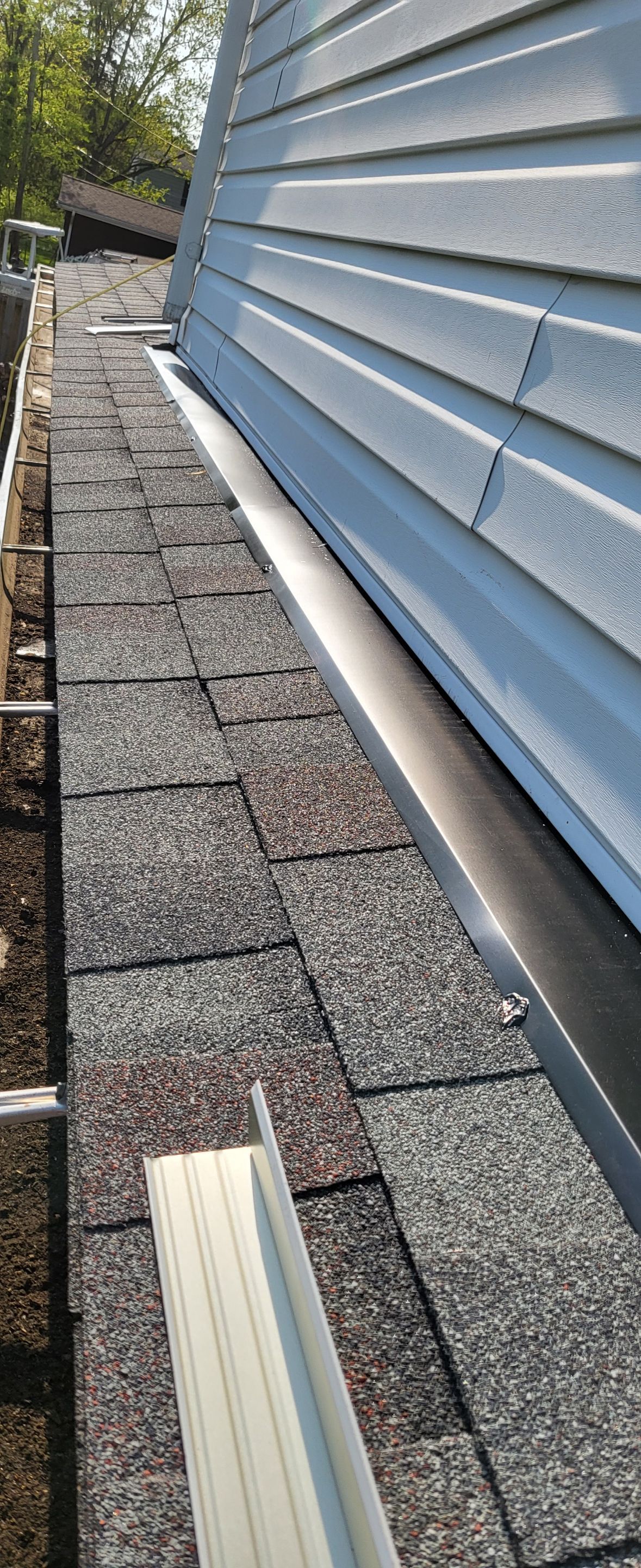 ATLAS PINNACLE COLOR: SUMMER STORM DRIP EDGE: WHITE by Eagle Eye Roofing