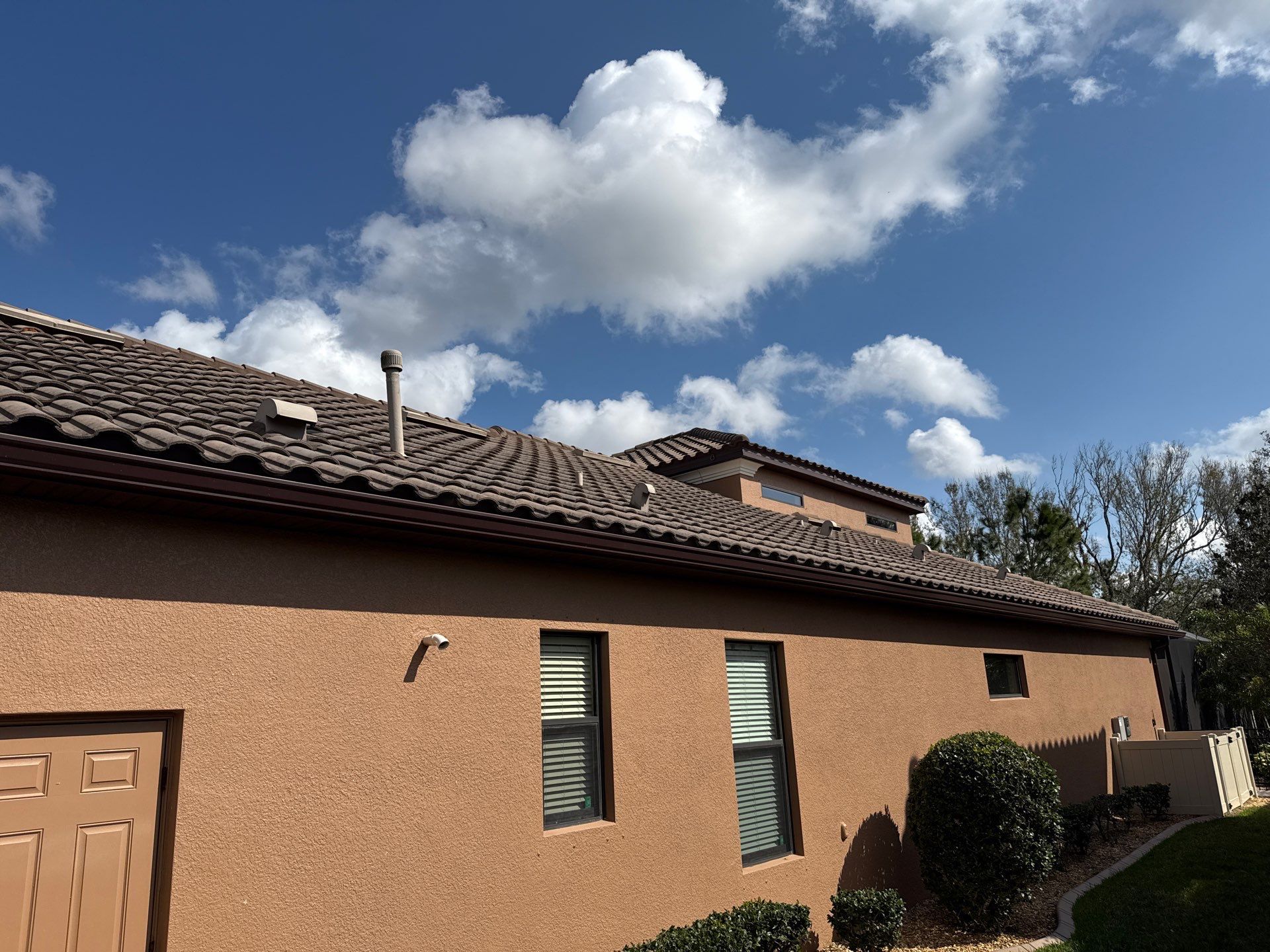 Tile Roof & Pool Deck Cleaning in Artisan Lakes Esplanade, Palmetto, FL – Sunshine AquaWash by Sunshine AquaWash