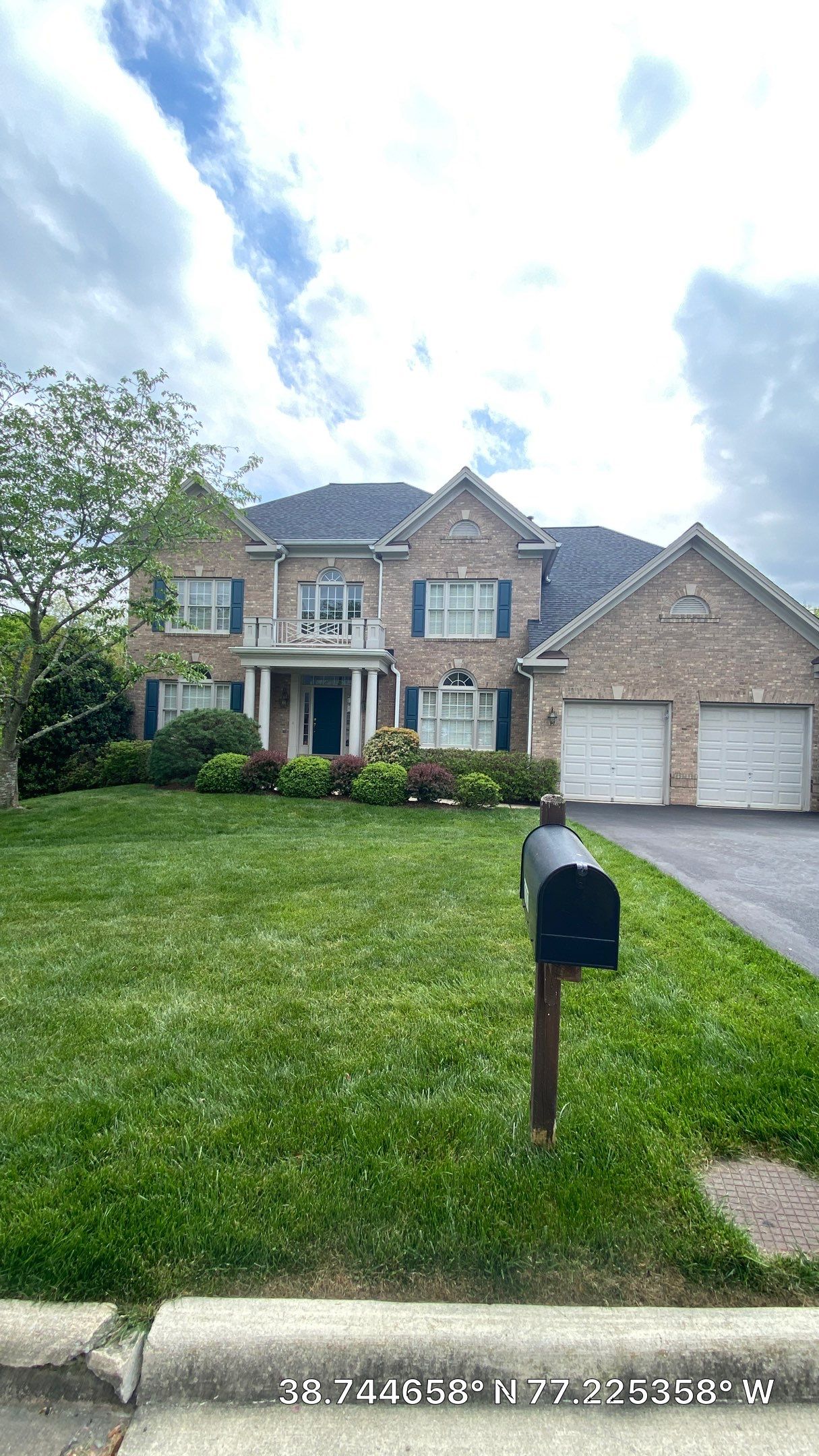 Springfield: CertainTeed Landmark Pro Designer Shingles in Max Def Moire Black by RM Banning, Inc.