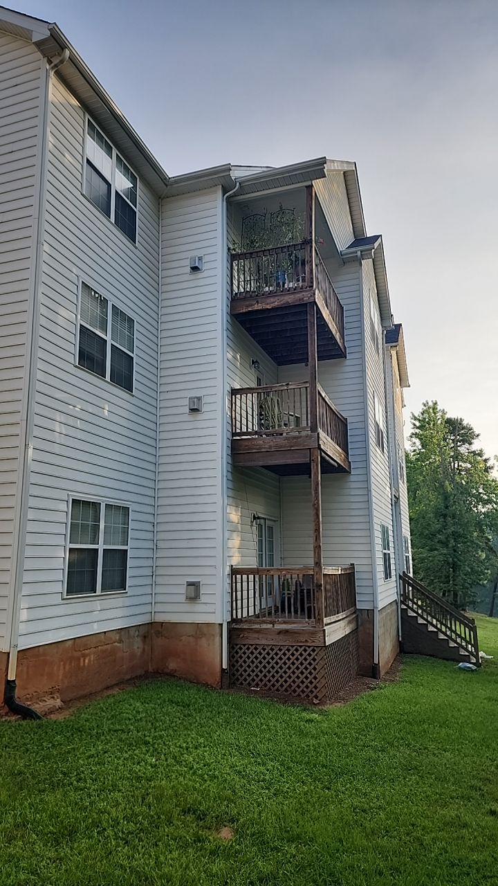 Appartment cleaning by Power Wash Masters LLC