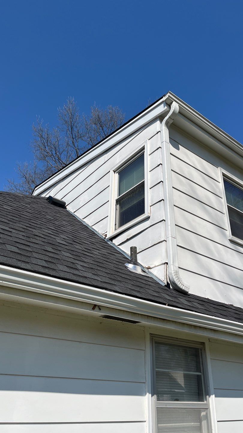Siding Installation using White Market Square by EEC Windows, Siding & Roofing