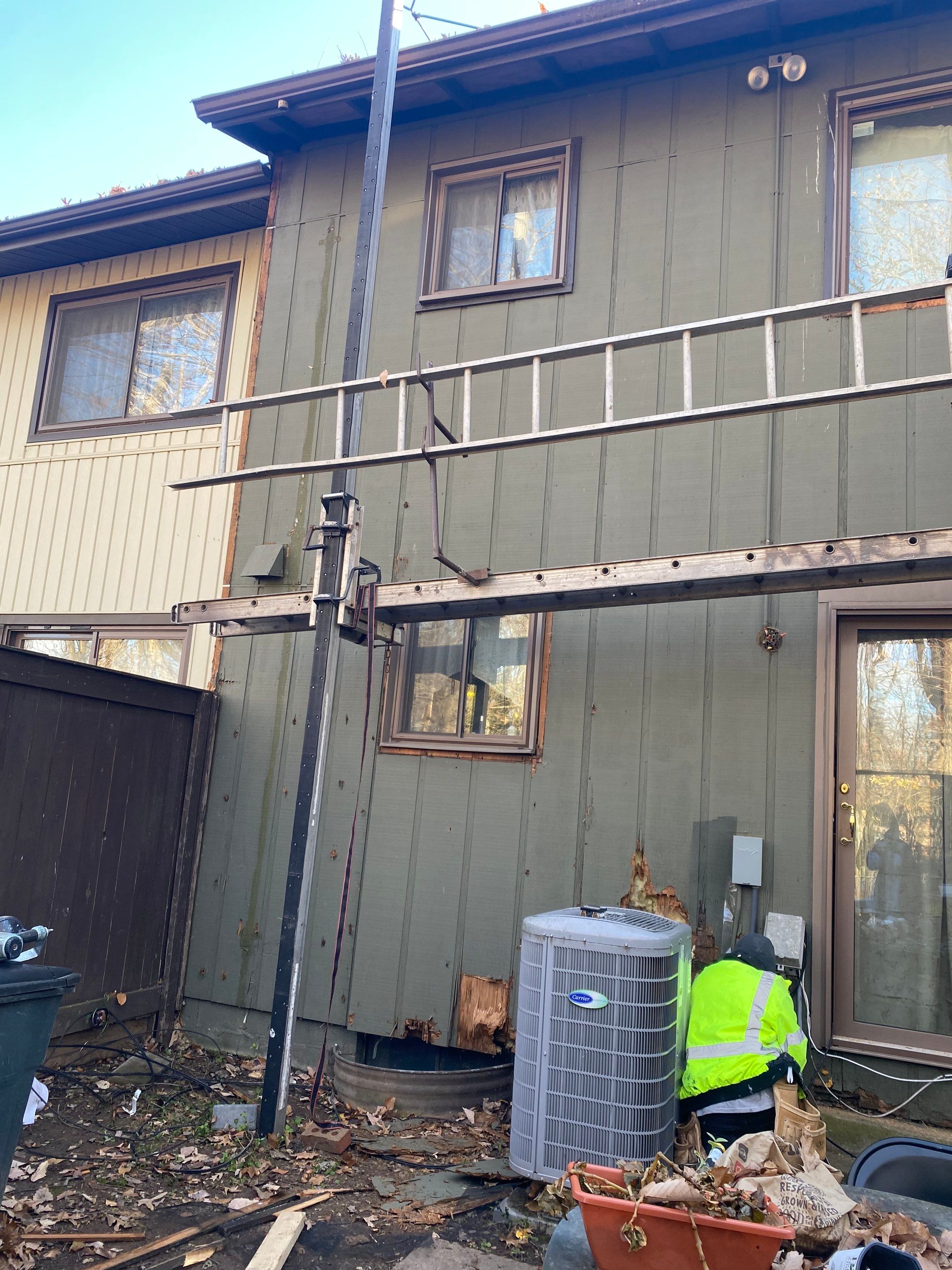 Reston: Residential Siding Replacement with James Hardie Statement Beaded Plank in Cappuccino Muffin by RM Banning, Inc.