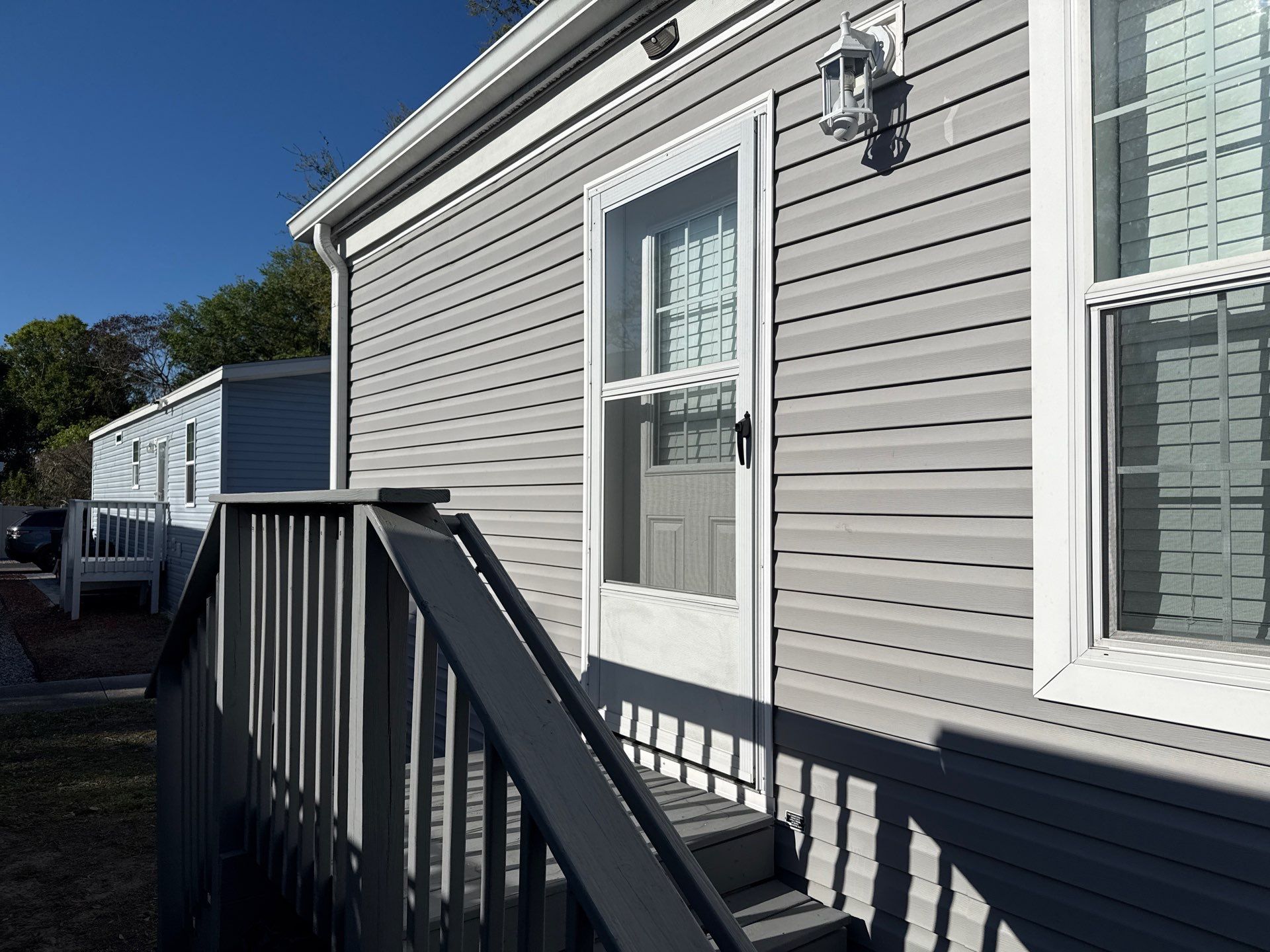 On-the-Spot Mobile Home House Wash in Terra Ceia, FL | Fisherman’s Cove RV Resort by Sunshine AquaWash