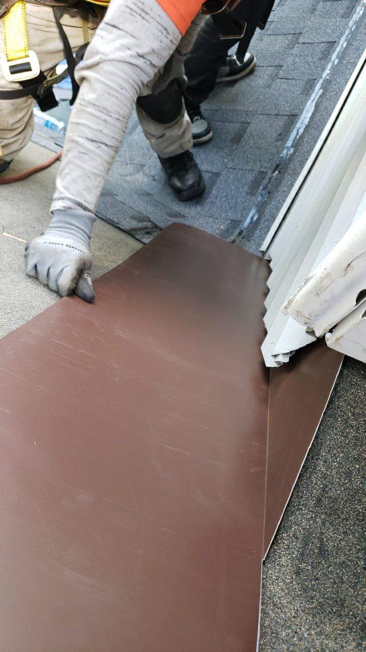 Brand: Atlas Pinnacle Color: Pristine Socthgard Pewter Drip: Black by Eagle Eye Roofing