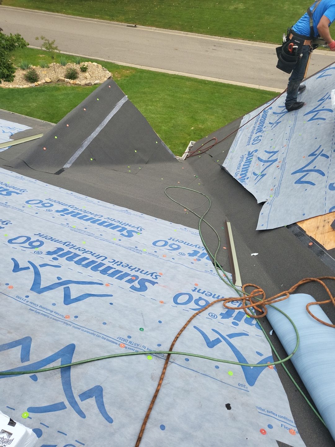 ATLAS PINNACLE COLOR: MAJESTIC SHAKE by Eagle Eye Roofing