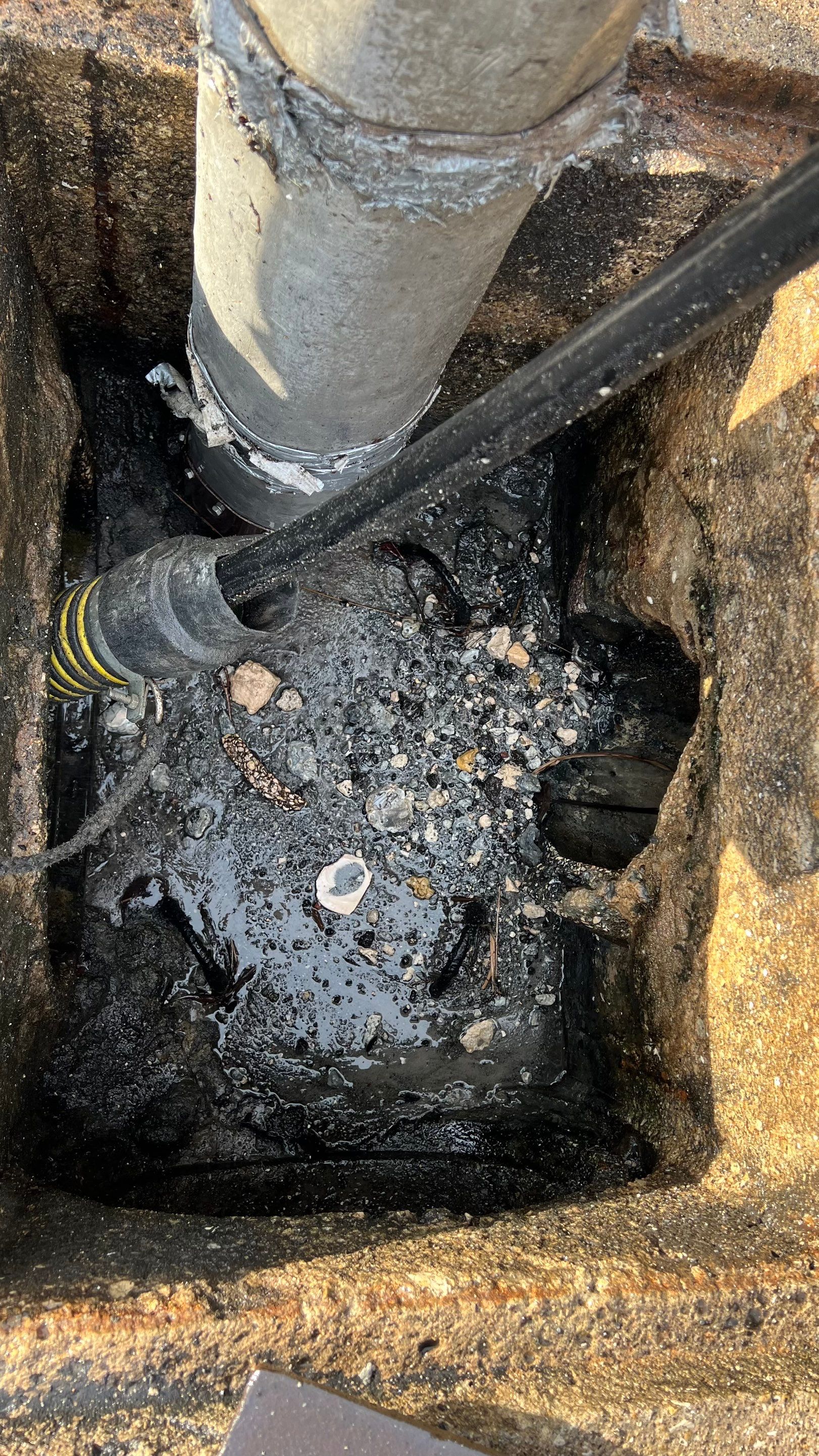 Stromwater System Maintenance at Bill Smith Appliances / Critter Cafe Marco Island Catch Basin by Don Mar, Inc. Storm Water Solutions