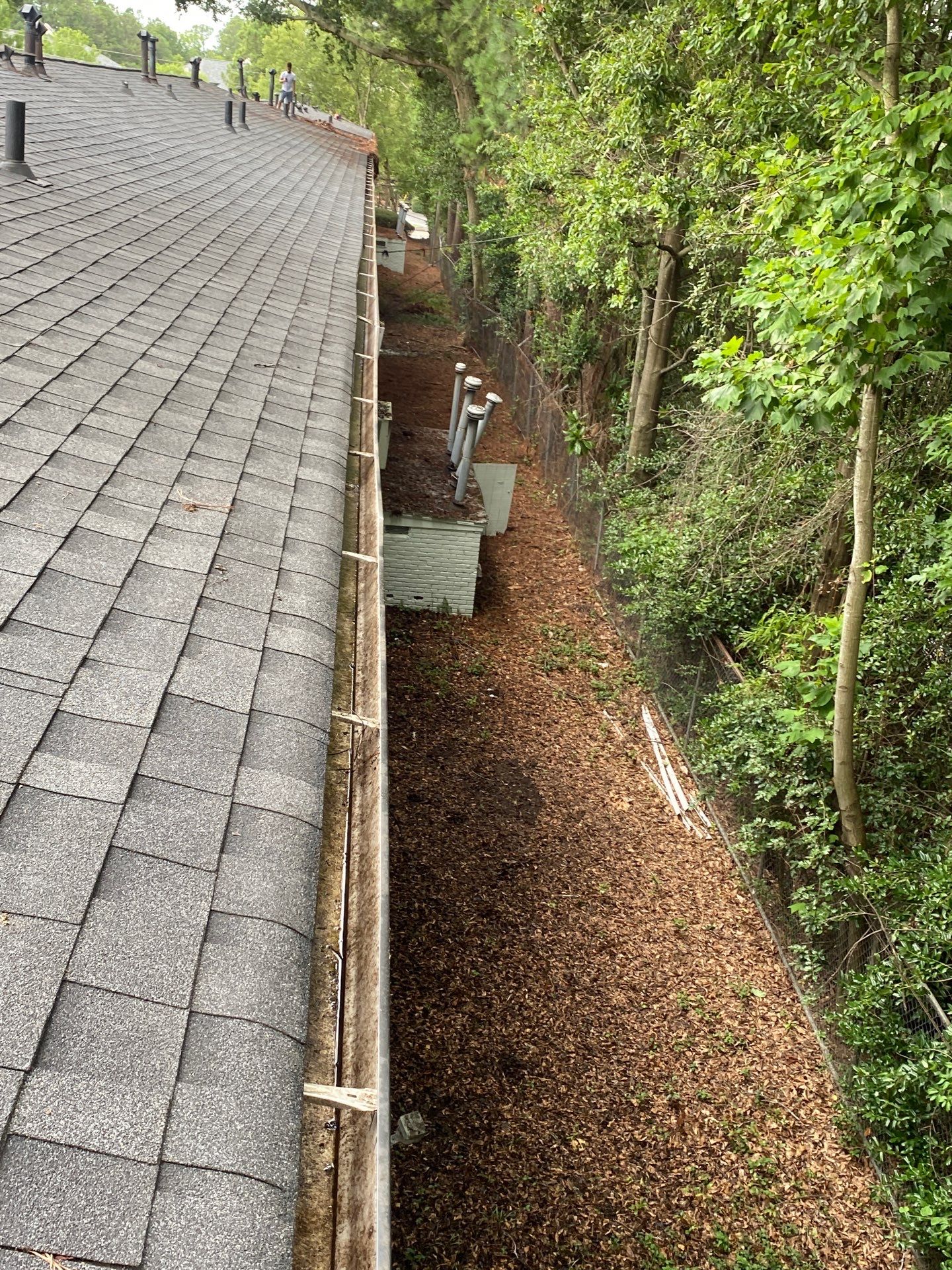 Commercial gutter cleaning Atlanta after photo with clean gutters