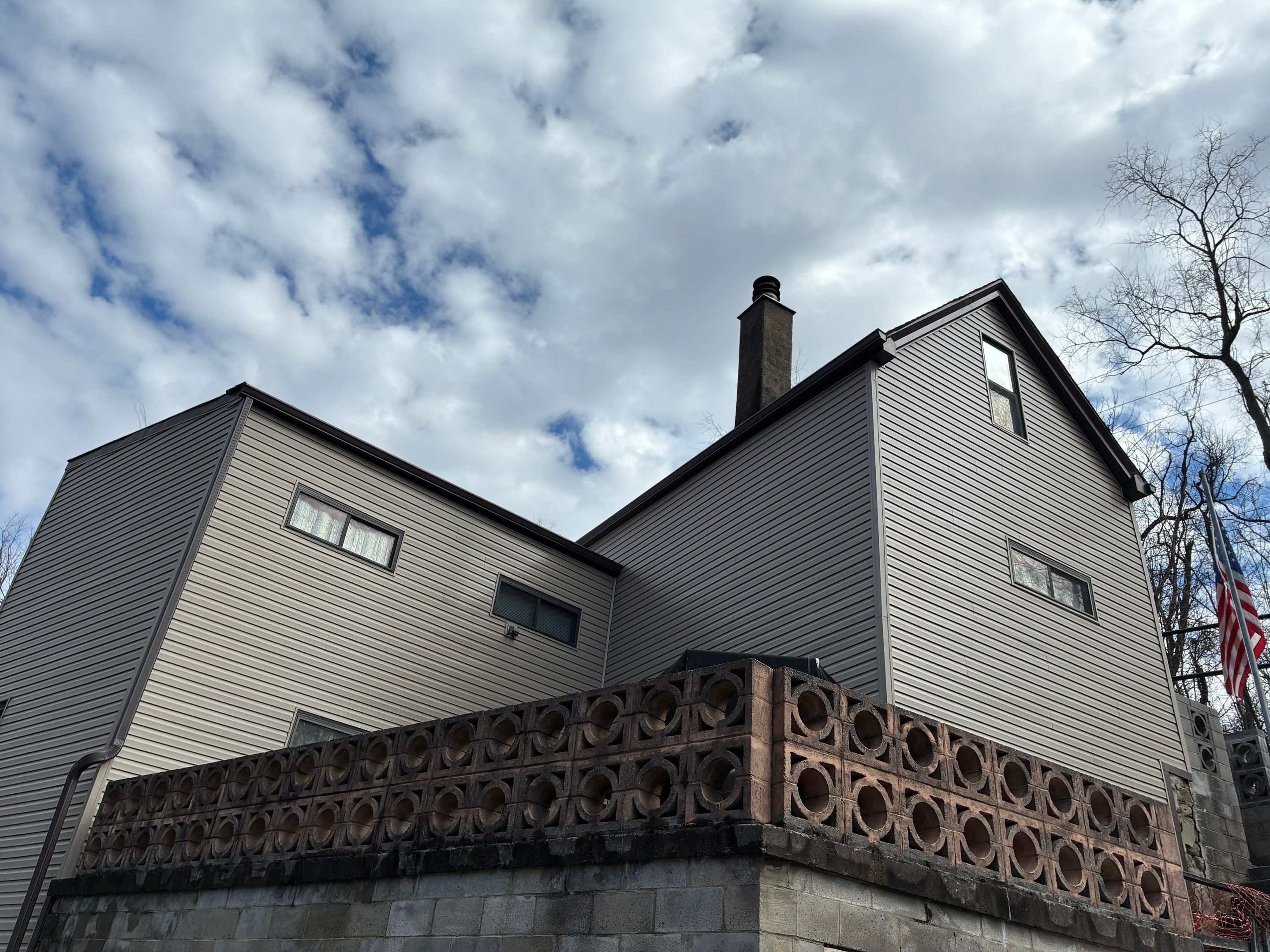 Beautiful Ovation by Mastic Vinyl Siding on the Northside by Ideal Siding Pittsburgh