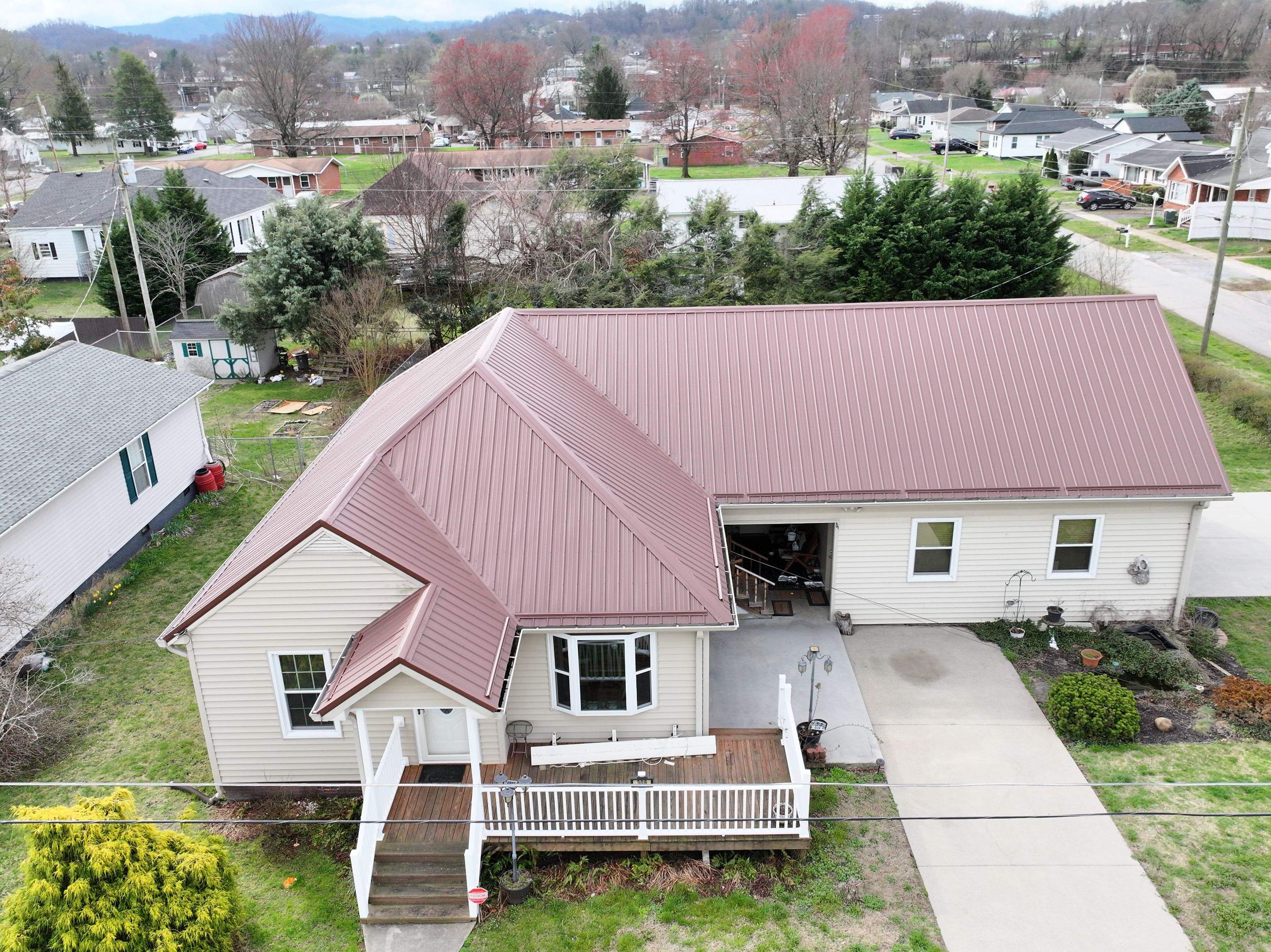 Carr Residence by Omnia Roofing
