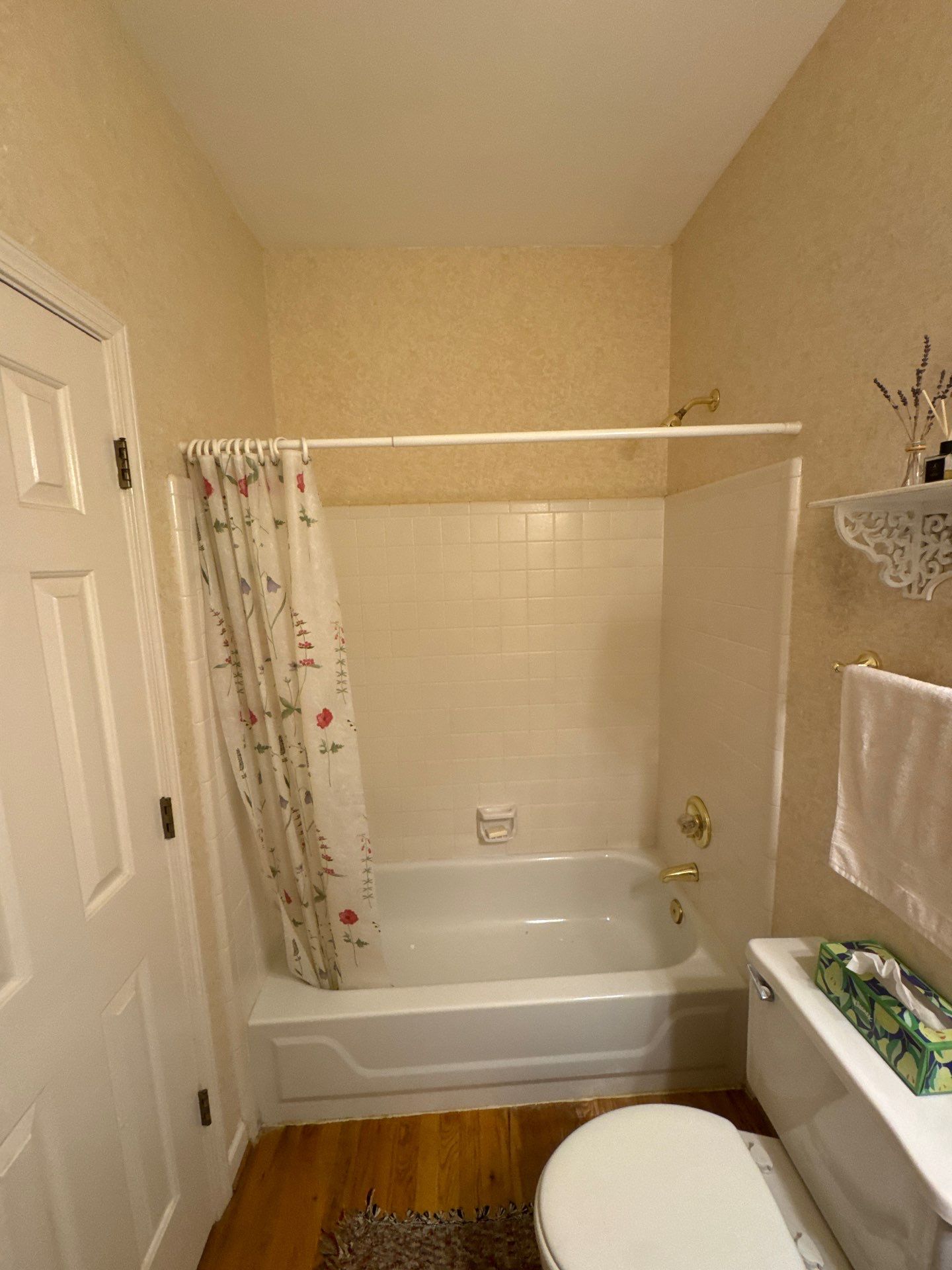 Hall bathroom renovation by Prudencio