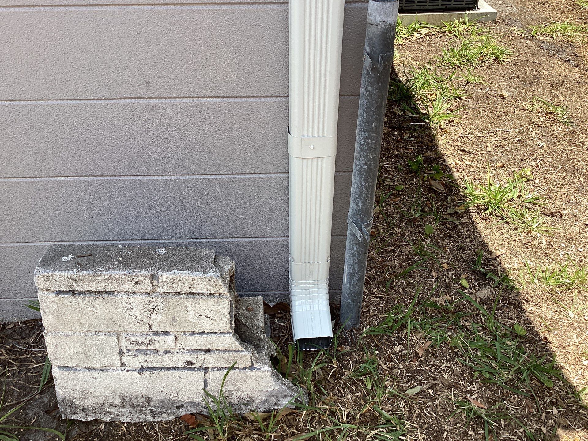 White K Style Seamless Gutters using 3X4 Elbow Downspout in Sarasota FL by Gutter Professors