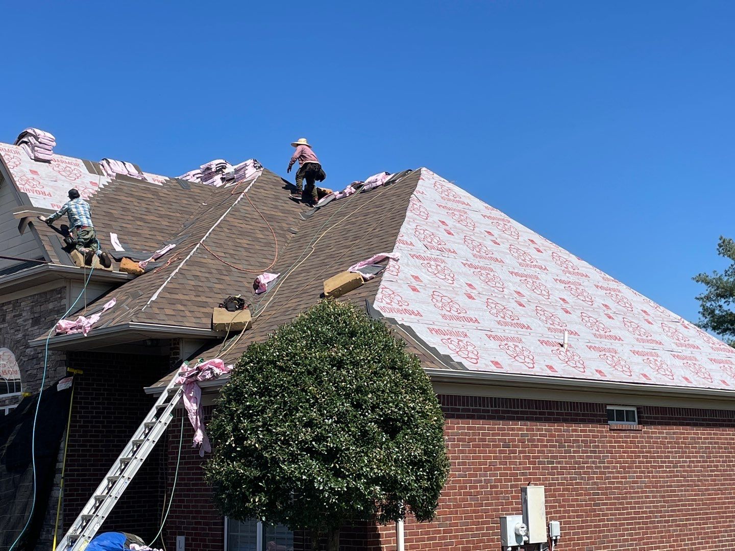 Owens Corning Duration in Teak by Undersun Roofing 