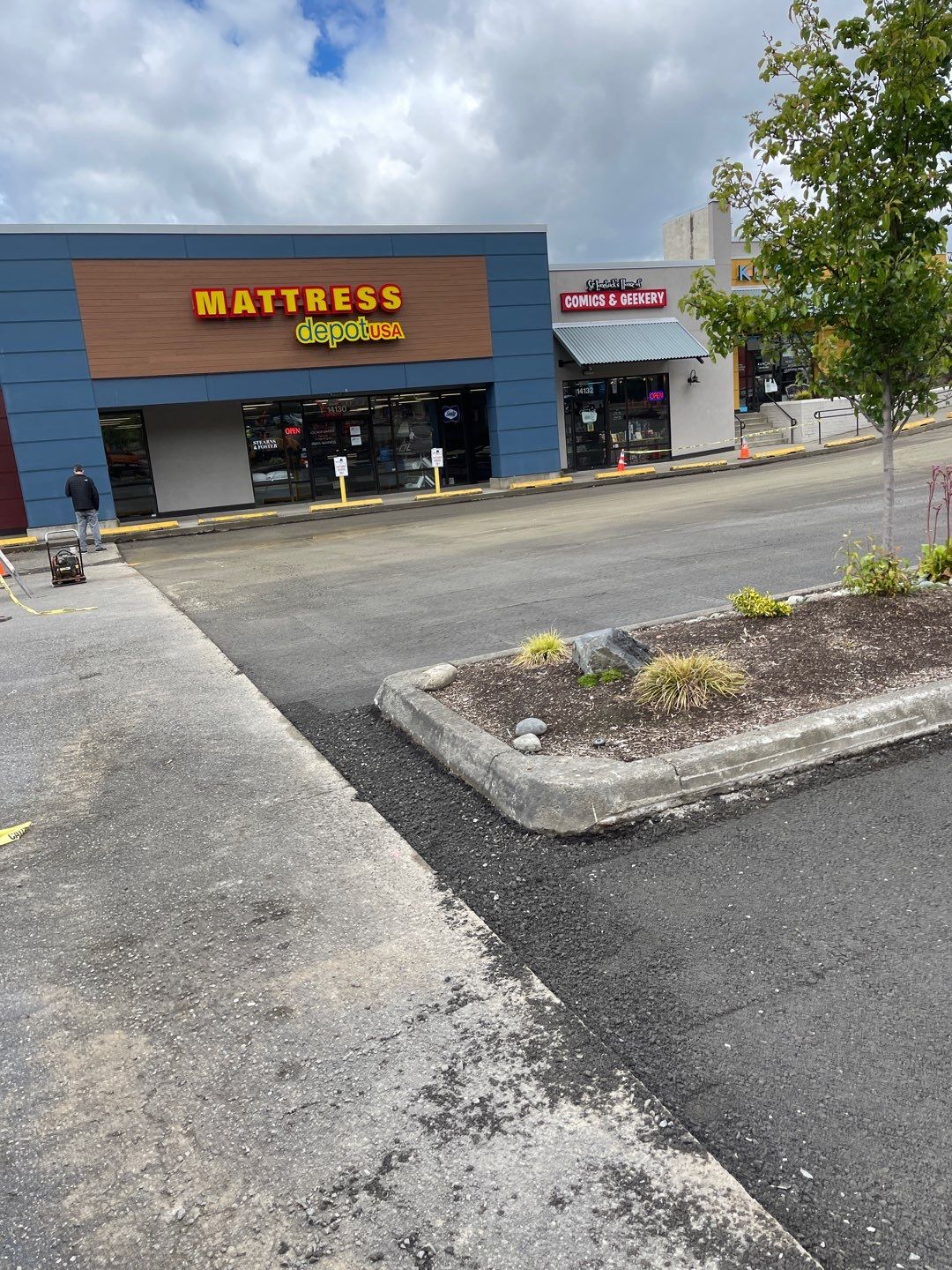Colliers - Woodinville New Asphalt Parking Lot by Jireh Asphalt & Concrete Inc 