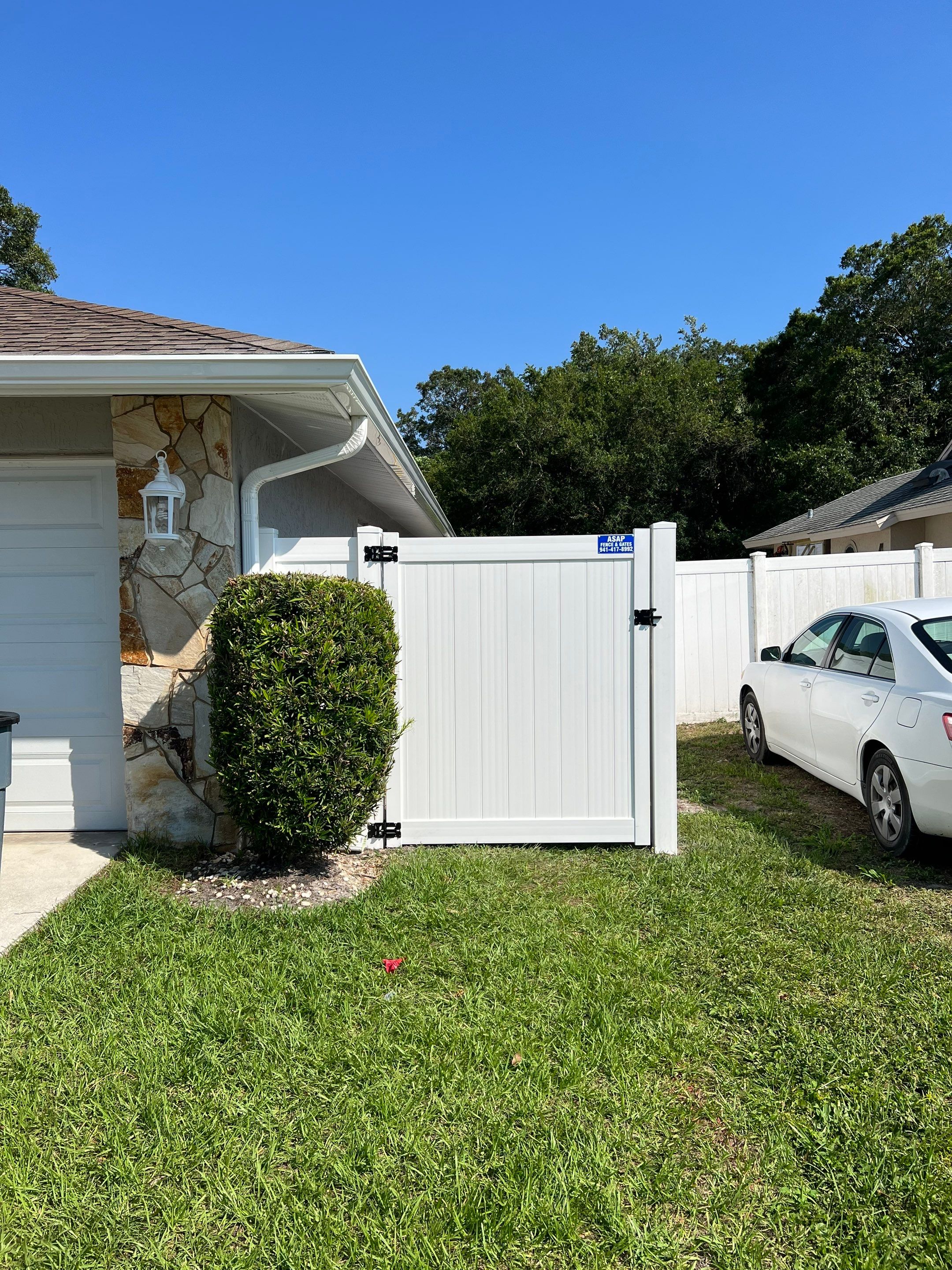 Sarasota, FL 6ft. Tall White Vinyl Privacy Fence by Asap fence and gates, LLC