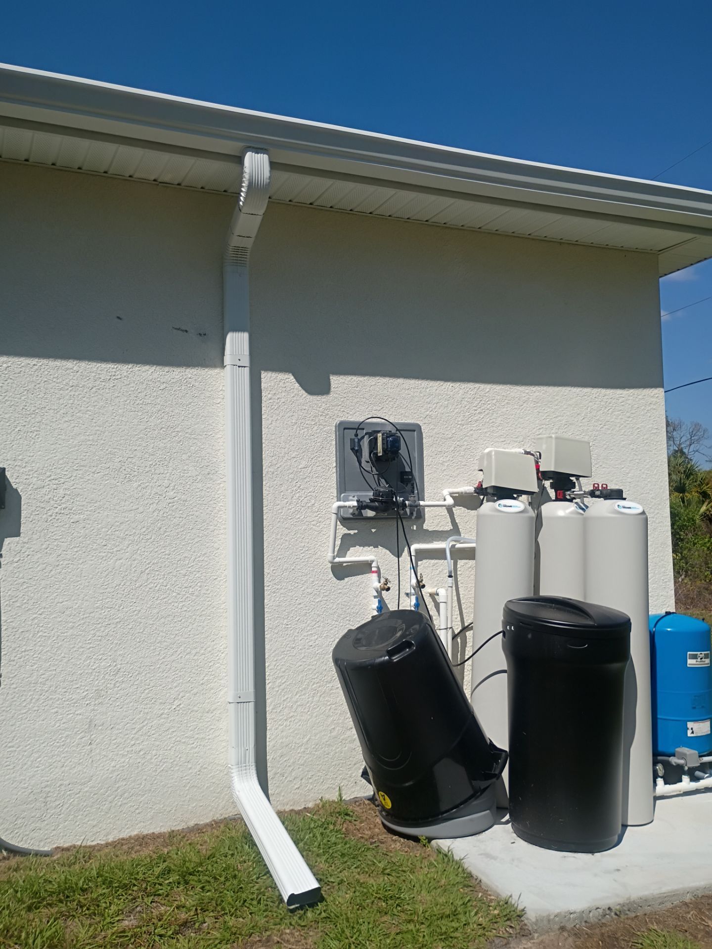 6-inch K-style White Seamless Gutters with Downspouts in North Port, FL by Gutter Professors