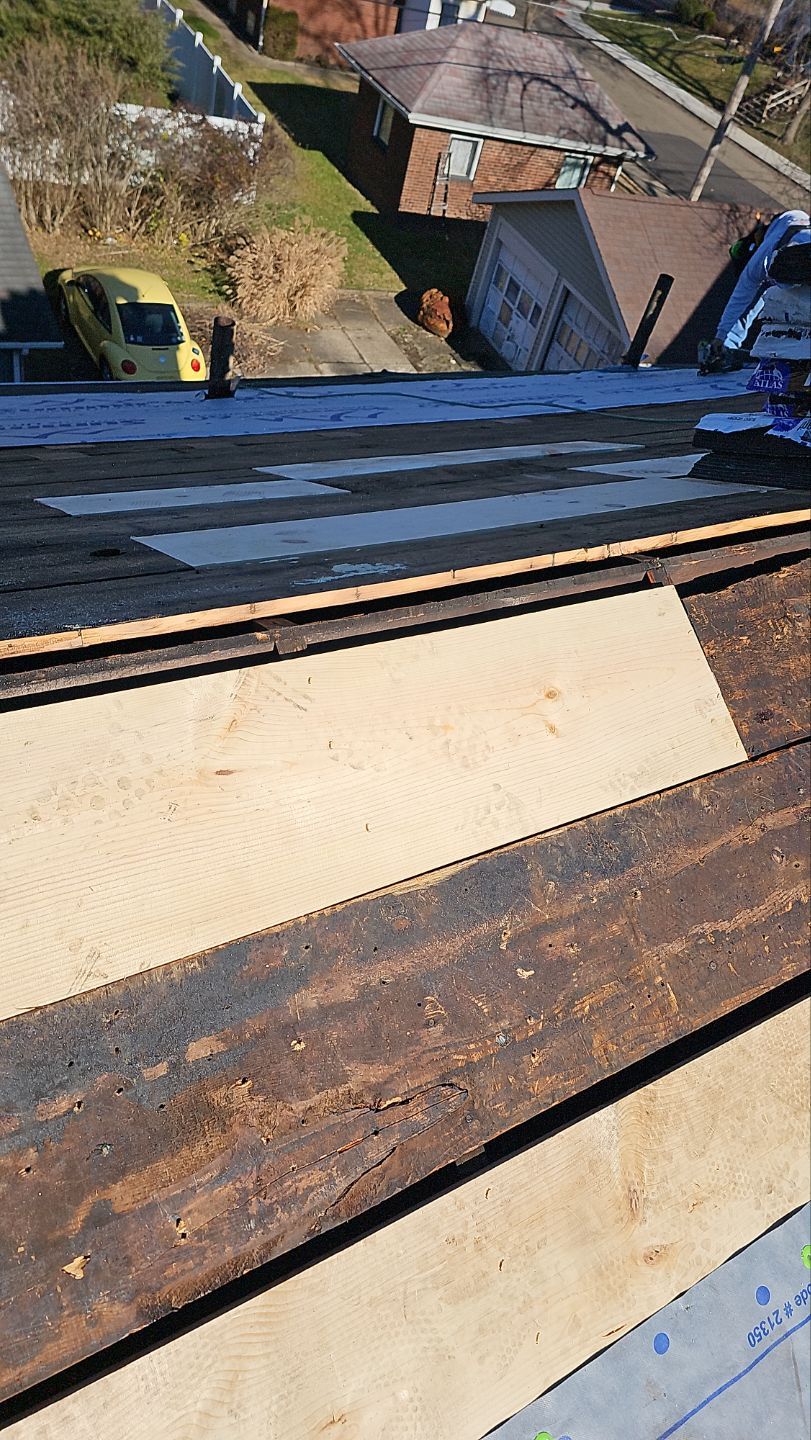 ATLAS PINNACLE COLOR: BURNT HICKORY DRIP EDGE: WHITE by Eagle Eye Roofing