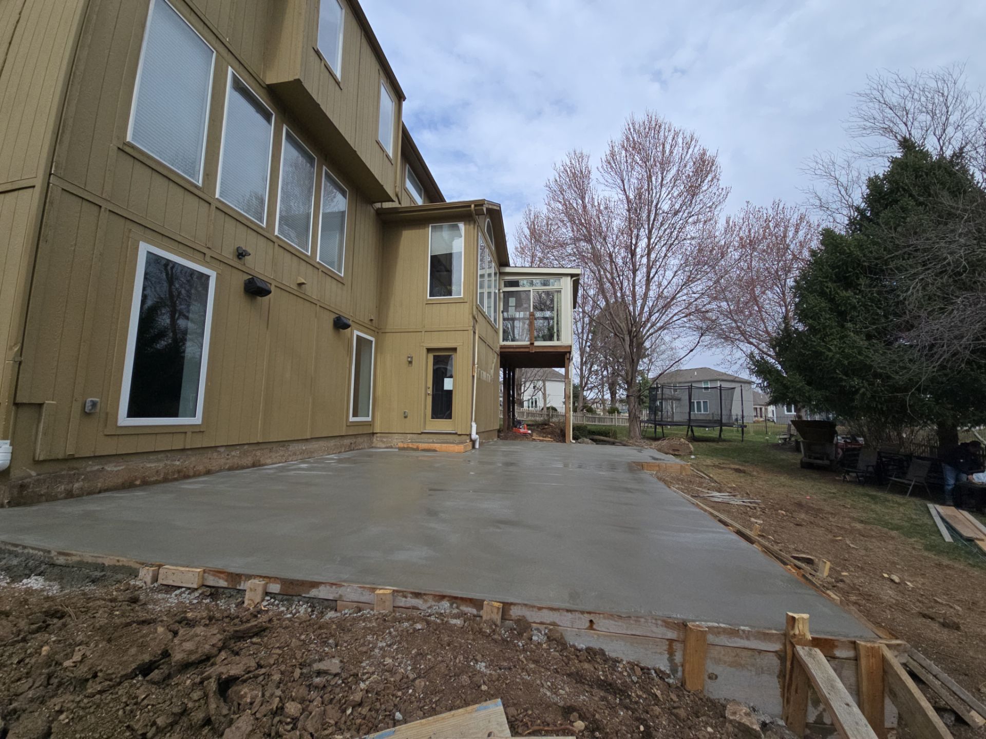 Back Yard Patio, Pergola, and Deck by LAND ESCAPES LLC