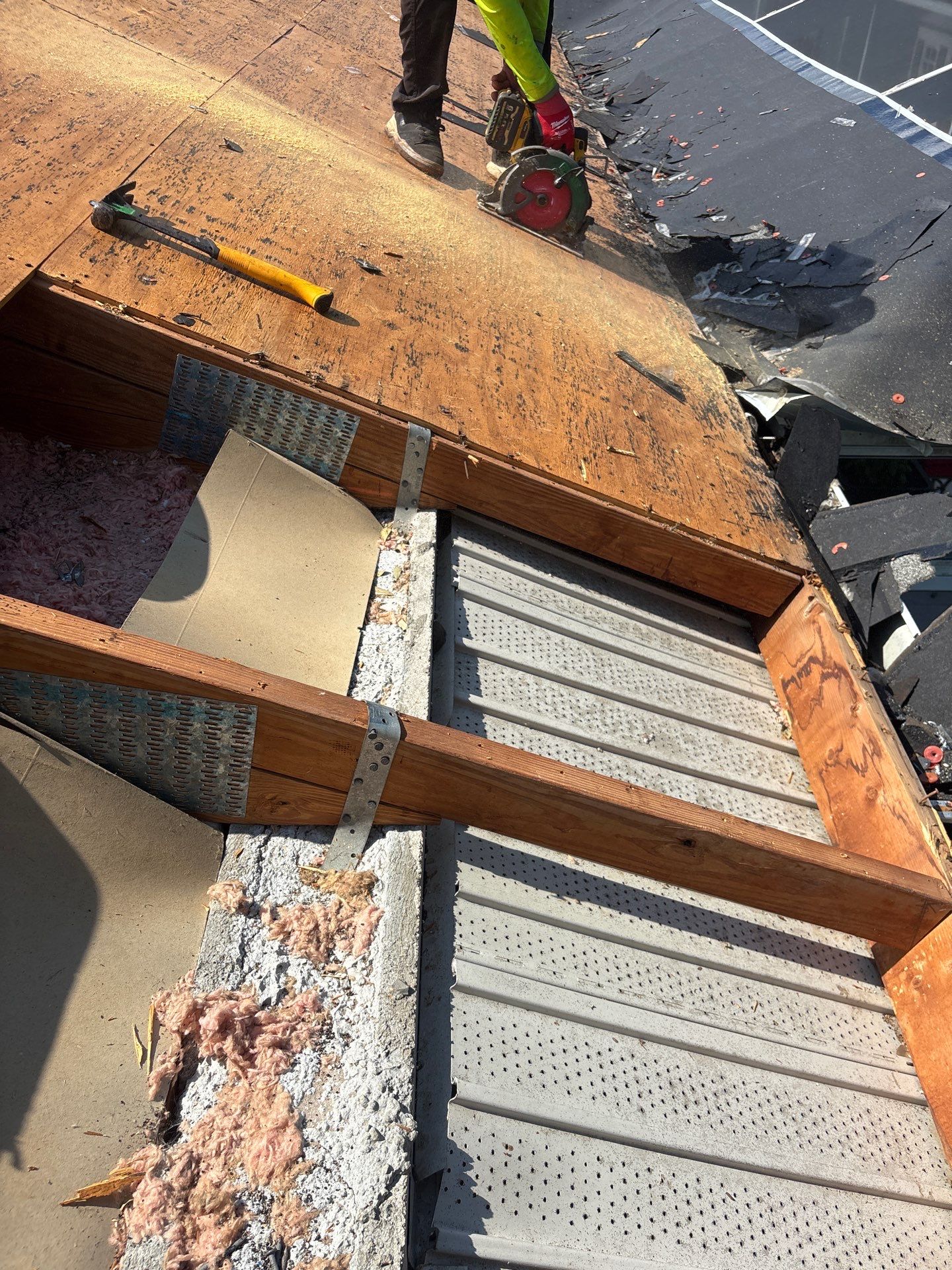 Project in Palmetto 34221 by Mitchell Roofing Company LLC